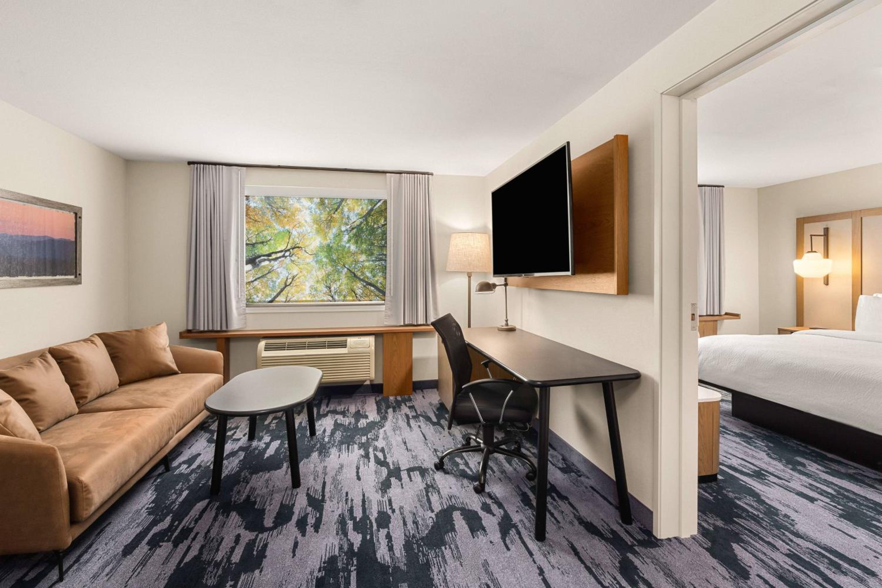 One-Bedroom King Suite - Photo 2