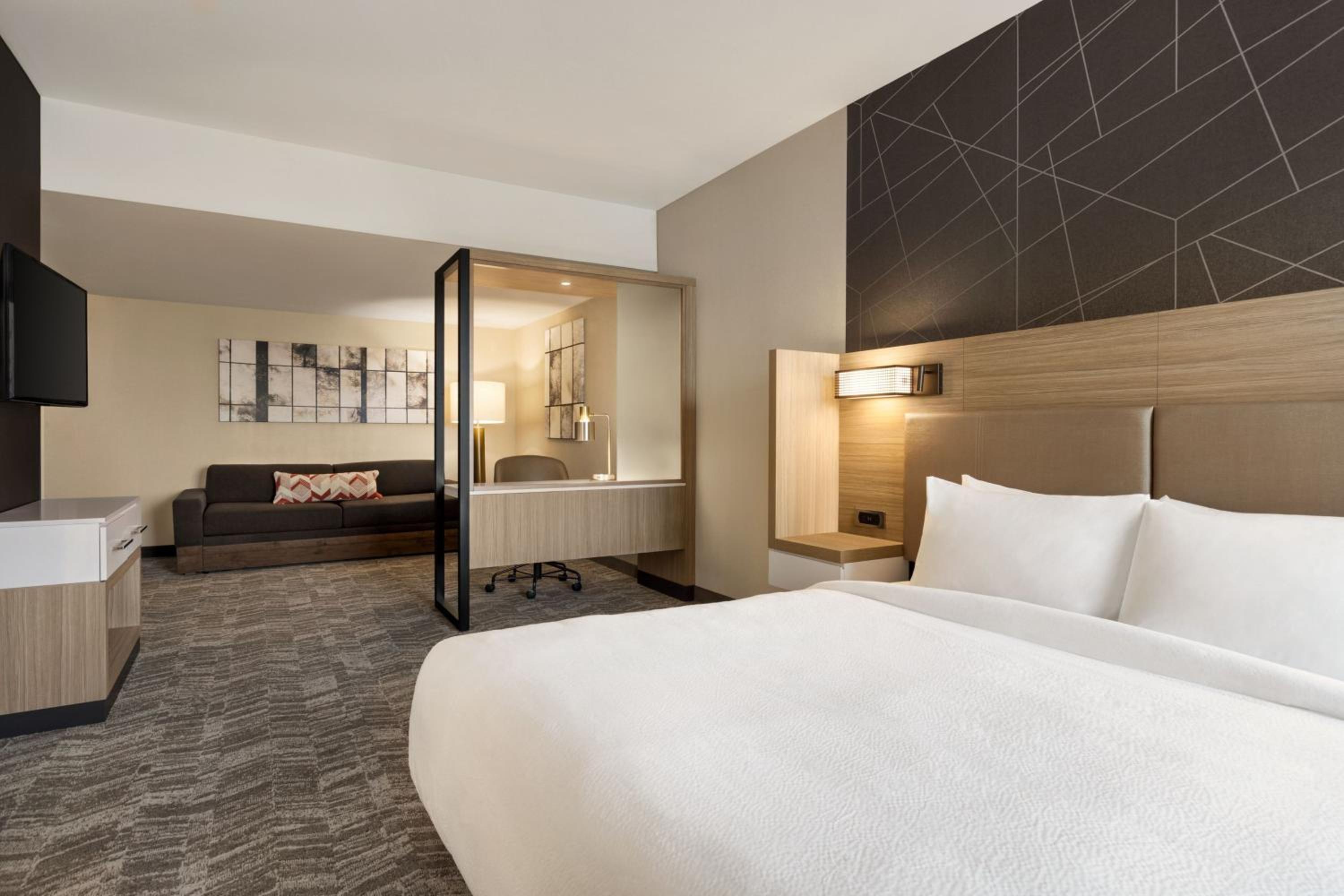 King Suite with Trundle Bed - Photo 1