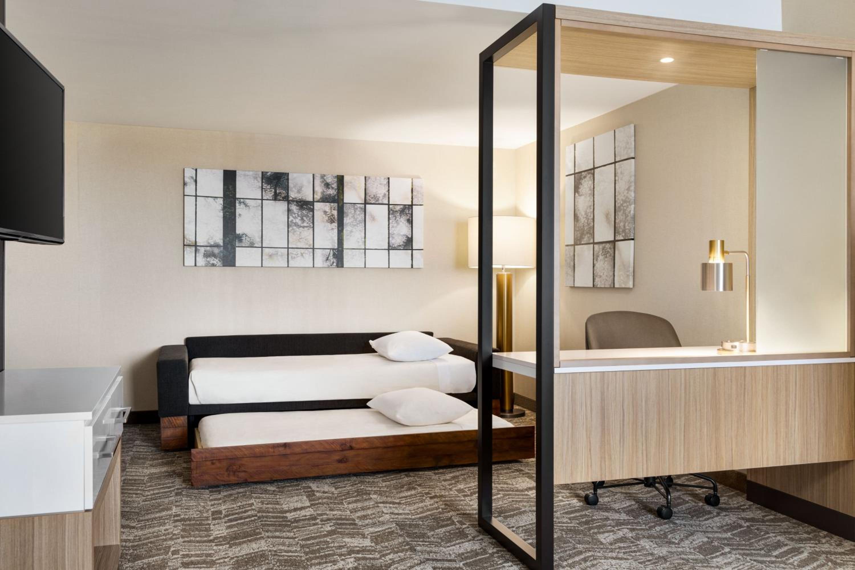 King Suite with Trundle Bed - Photo 7