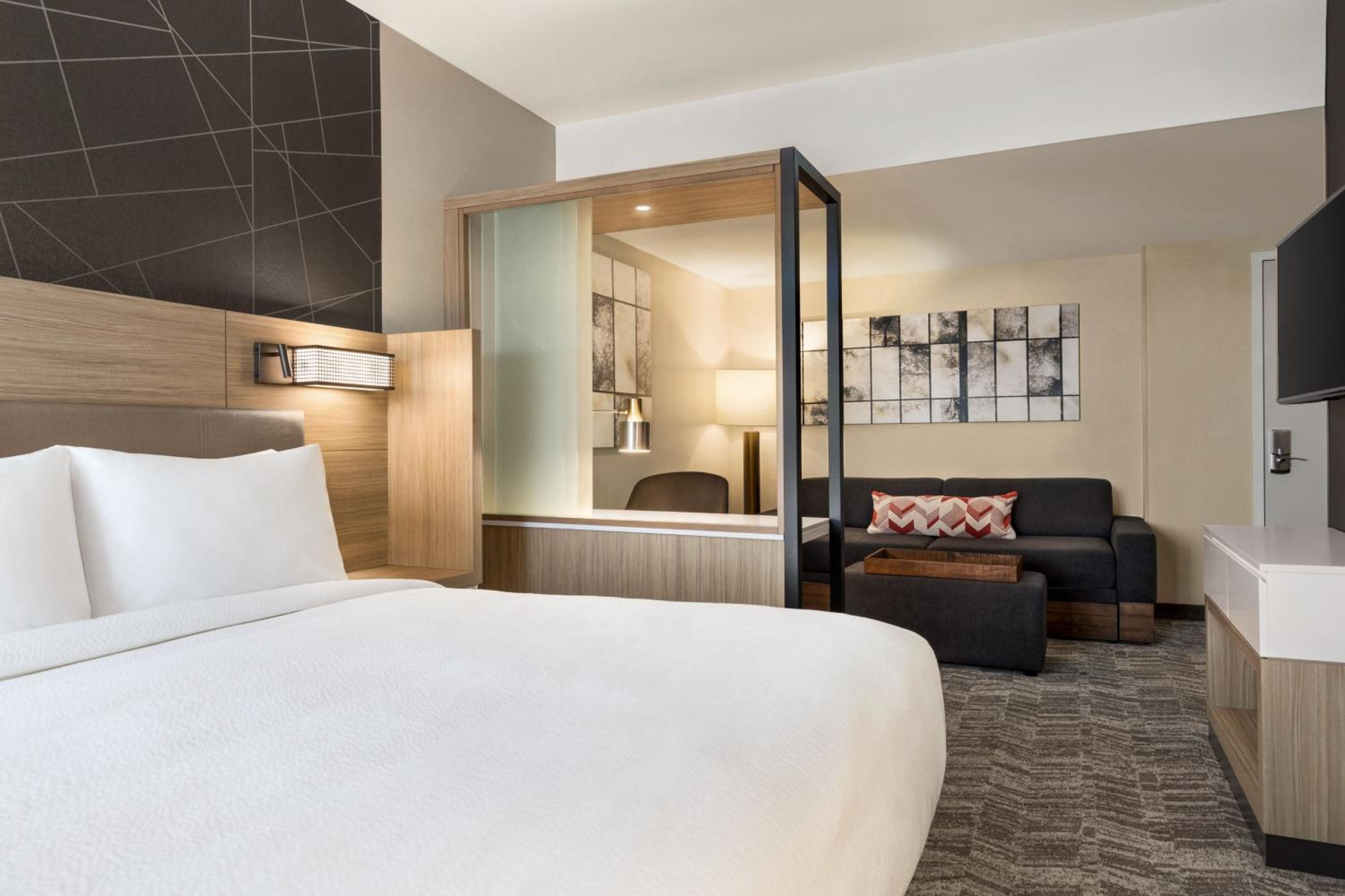 King Suite with Trundle Bed - Photo 8
