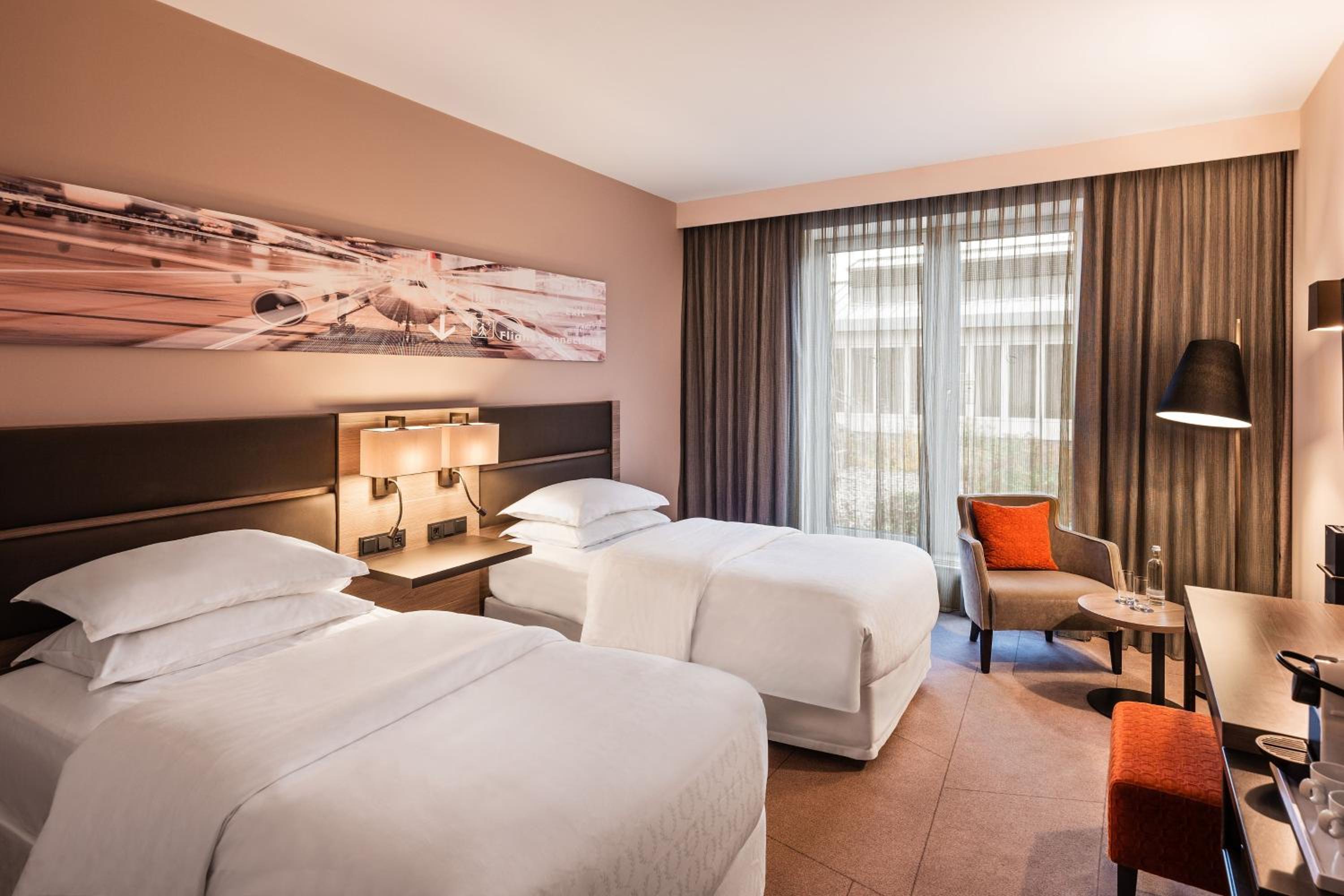 Executive Twin Guest Room - Photo 4
