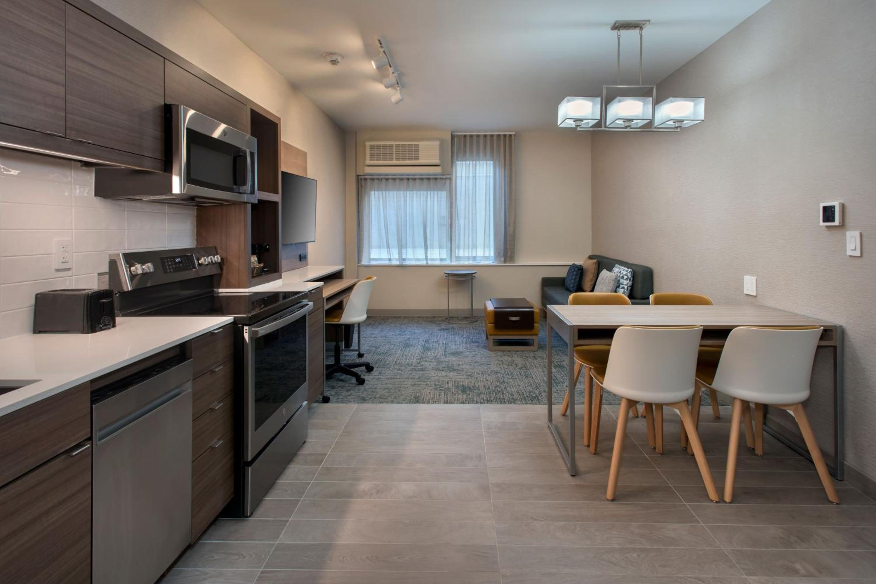 King Studio with Kitchen - Photo 4