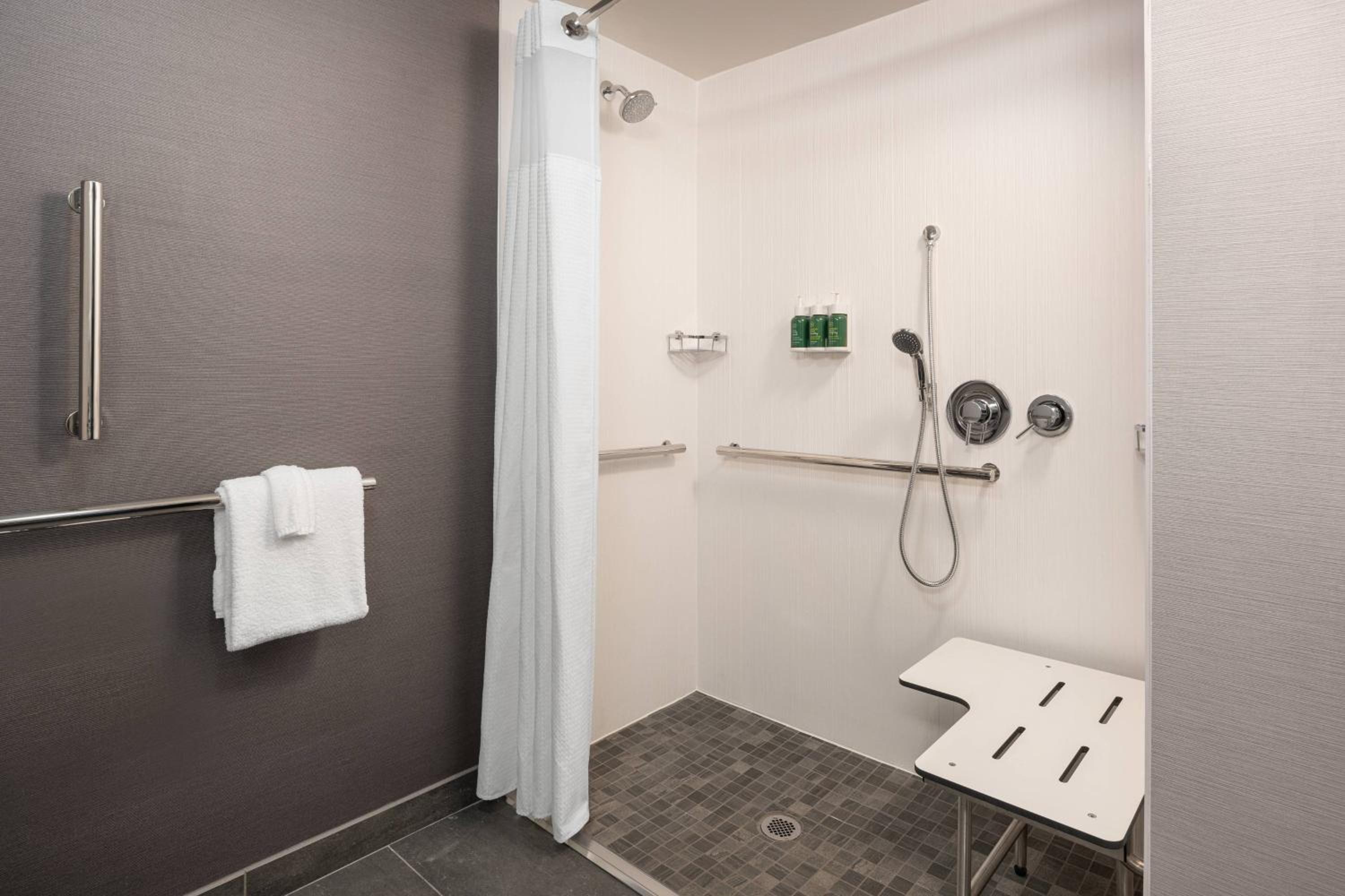 Queen Room with Two Queen Beds and Roll-in Shower - Mobility and Hearing Accessible photo 3