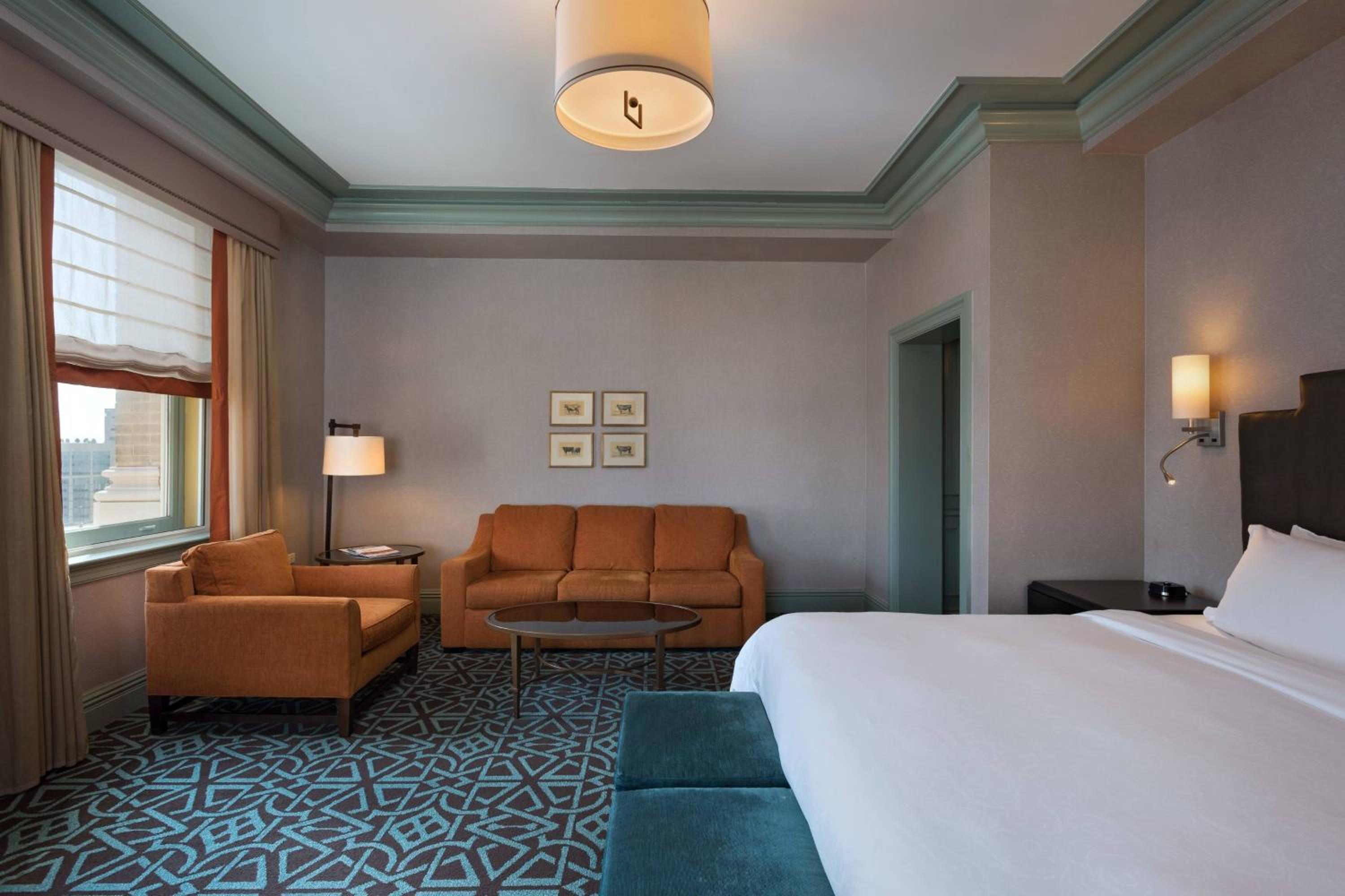 Junior Suite - City View - Photo 1
