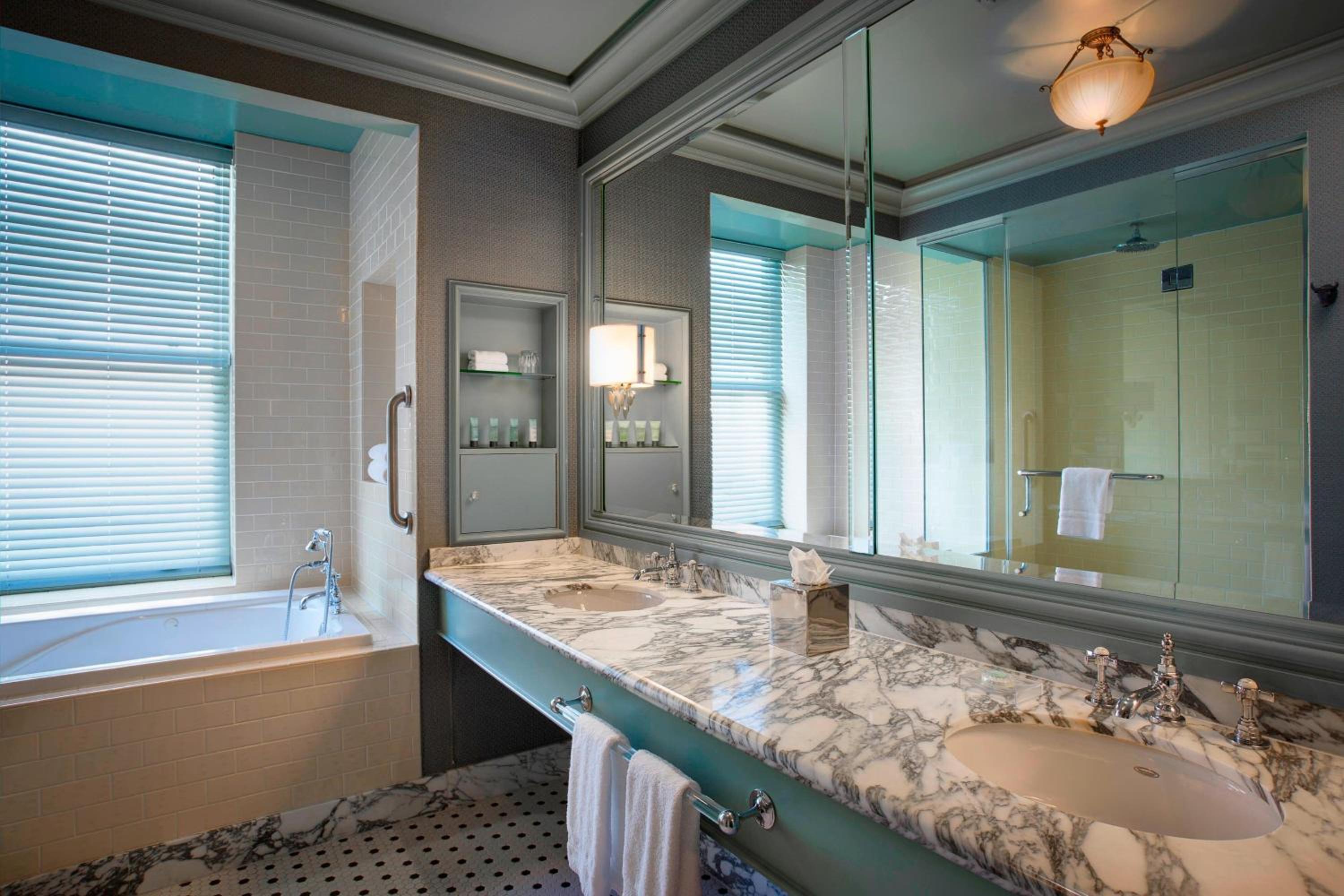 Junior Suite - City View - Photo 3