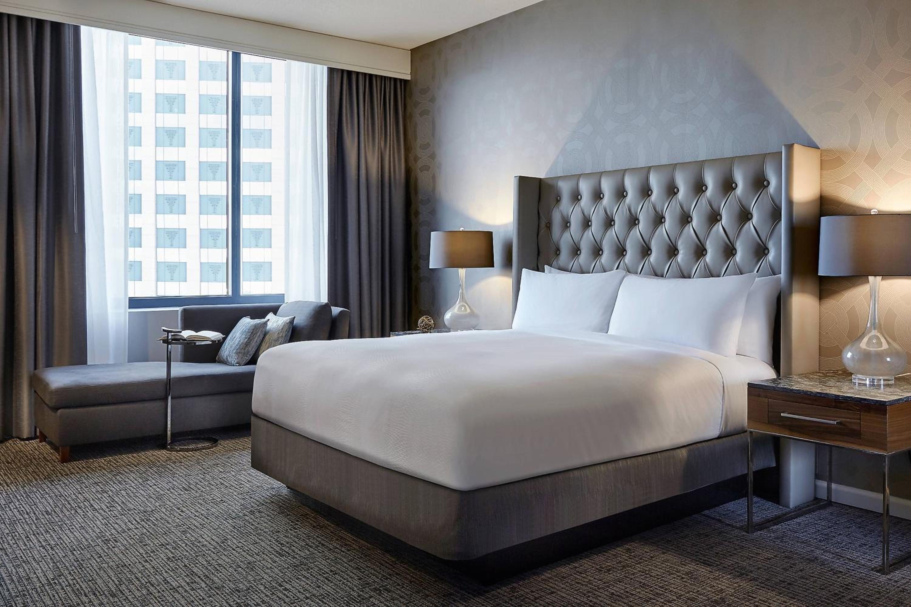 One-Bedroom Bi-Level King Suite with City View - High Floor photo 1