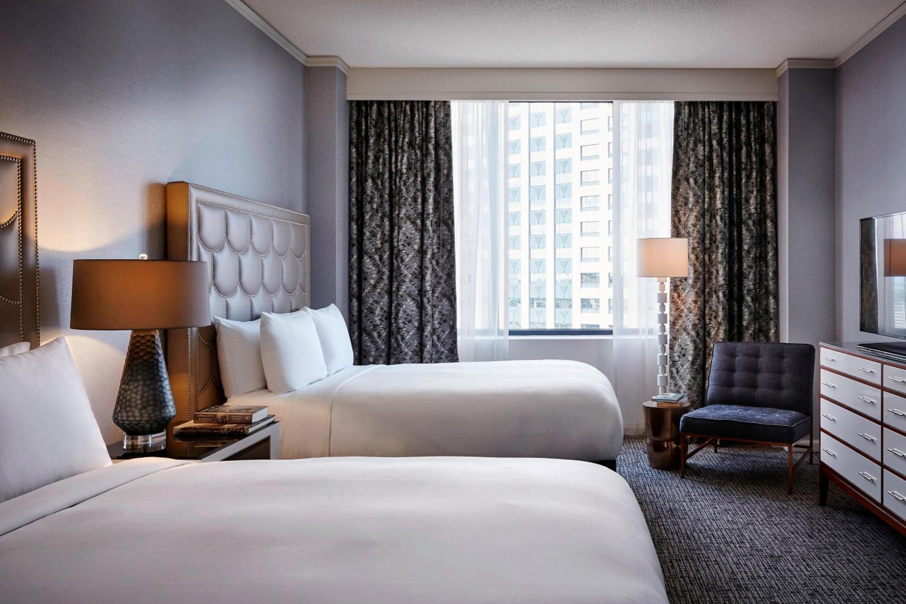 Corner Two-Bedroom Bi-Level Suite with City View and Whirlpool photo 3