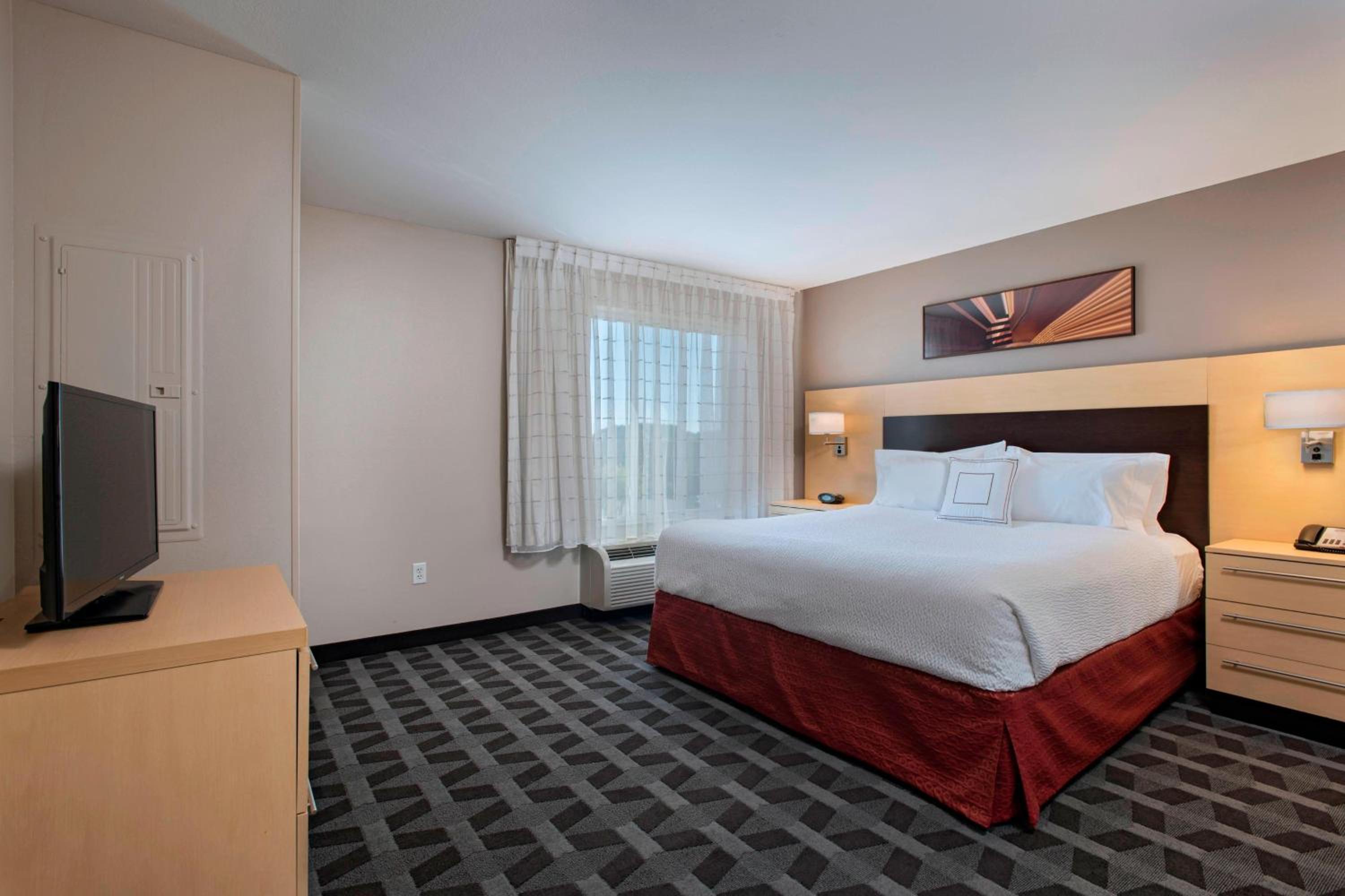 One-Bedroom King Suite - Photo 2