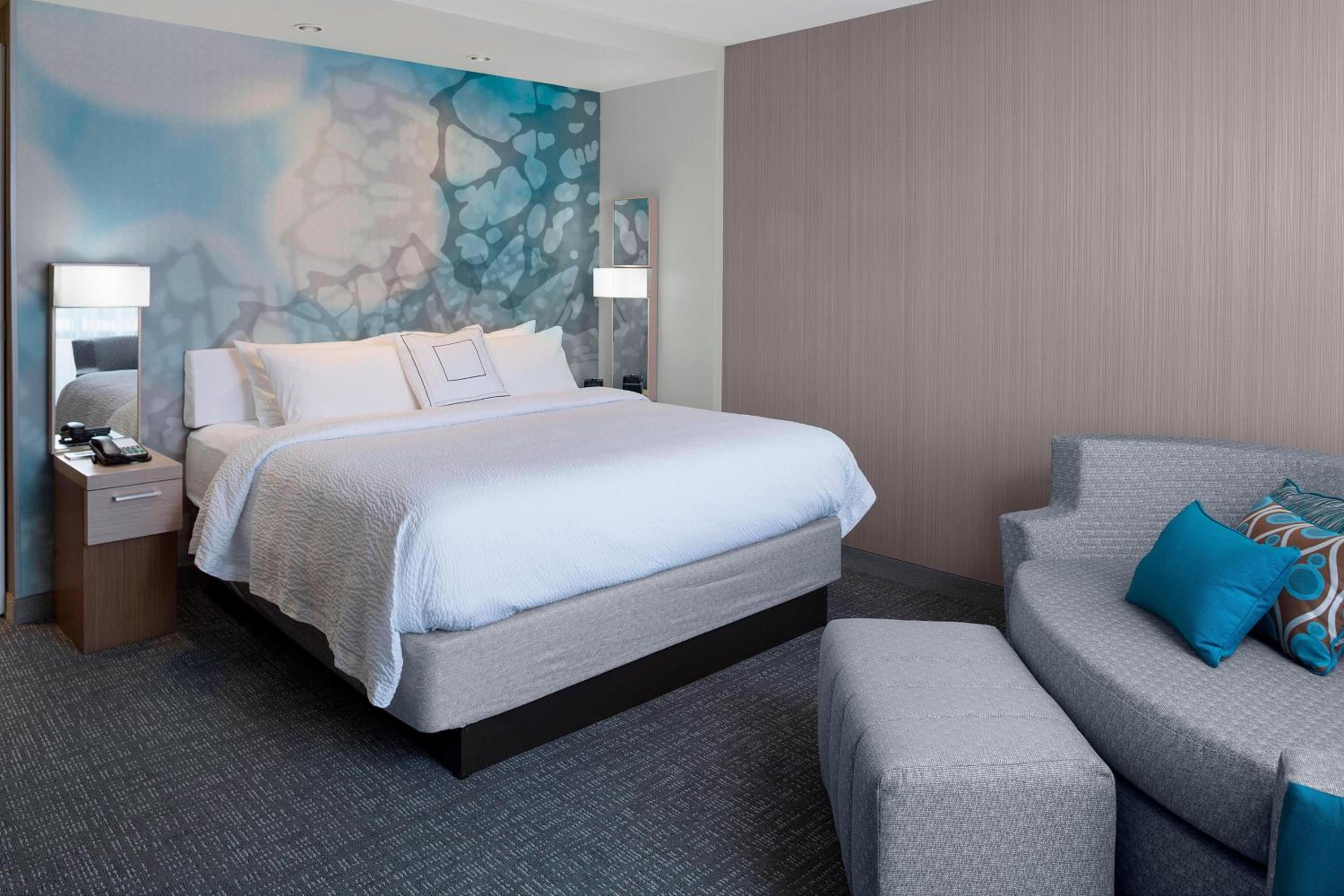 King Room with Adapted Tub - Mobility Accessible photo 1