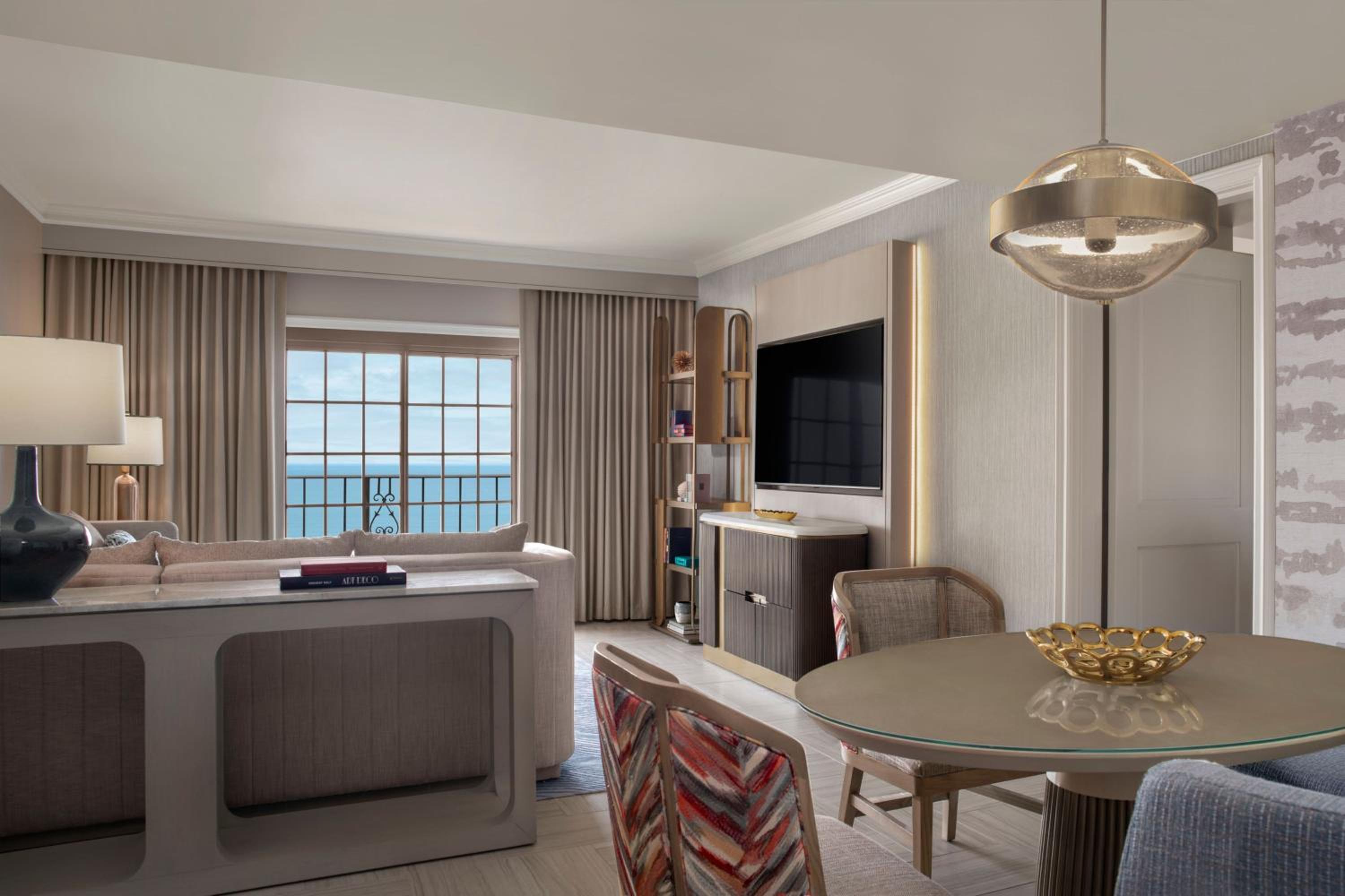 Deluxe Ocean Front Suite - Photo 4