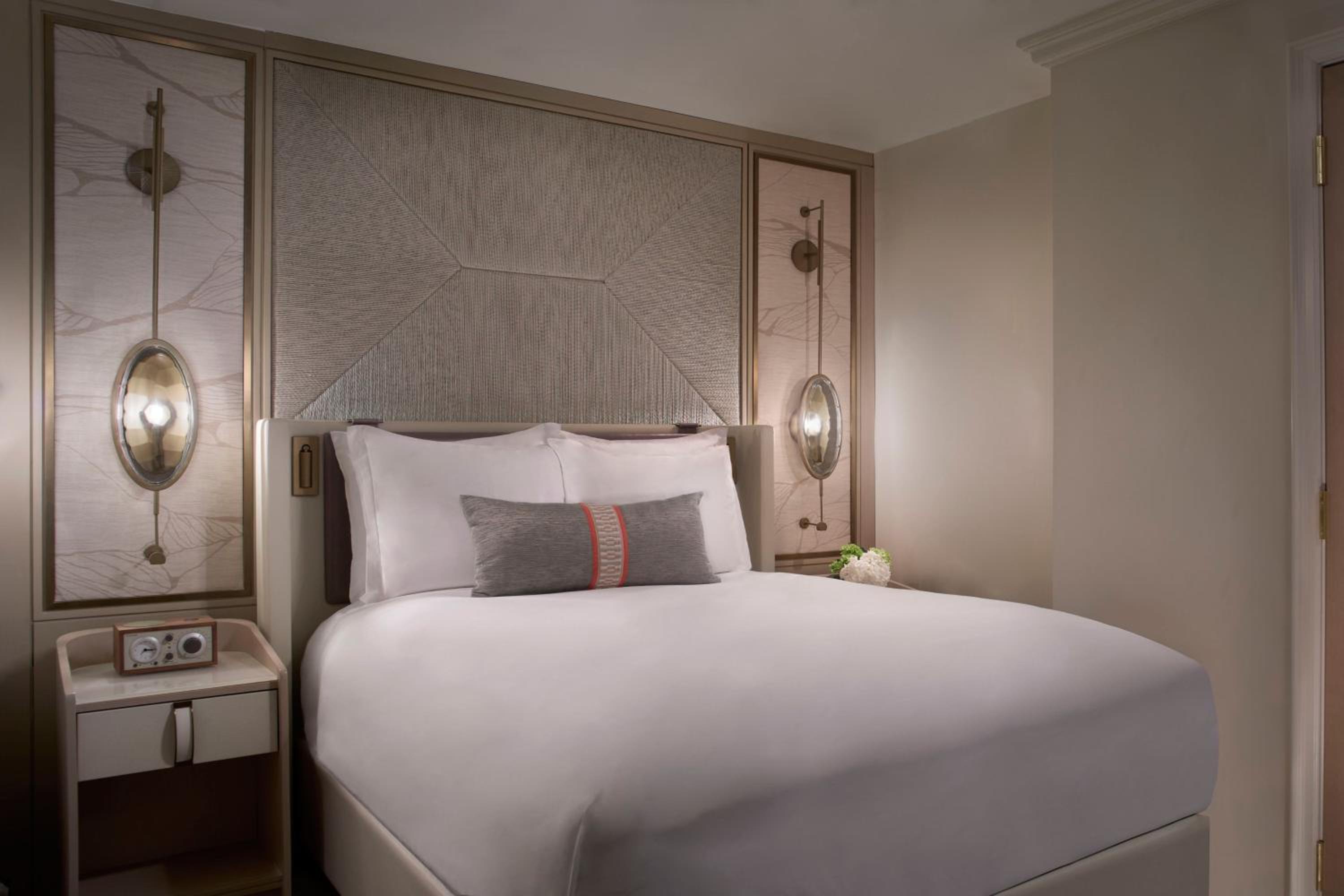Three Bedroom Royal Suite - Photo 2