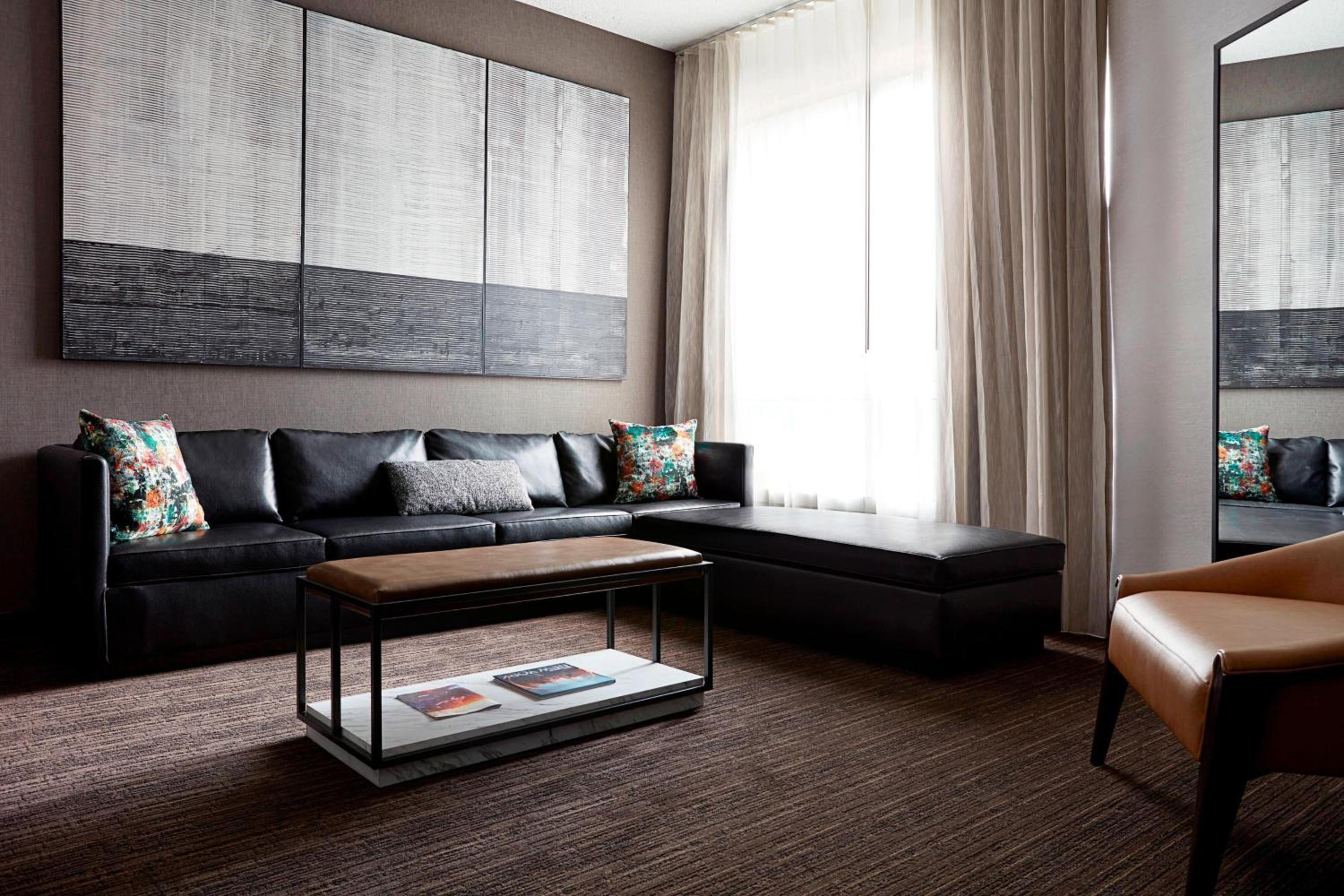 One-Bedroom King Suite