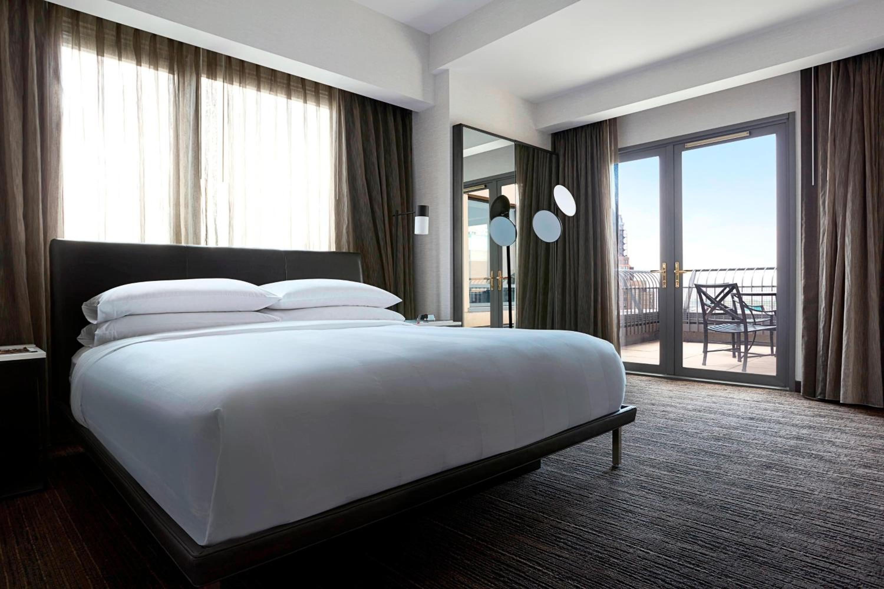 Terrace Suite, 1 Bedroom 2 room Suite, 1 King, Sofa bed photo 3