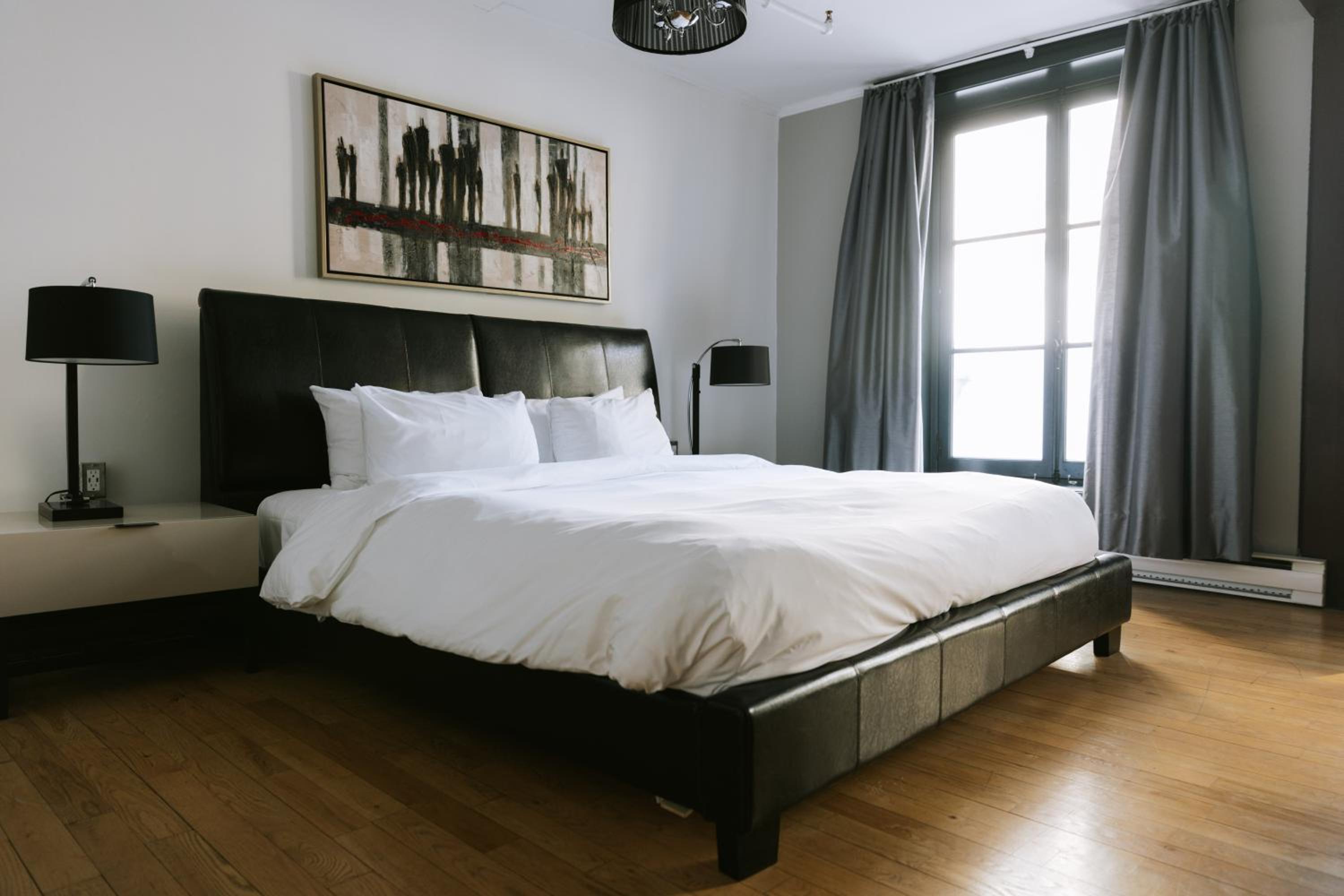 Two-Bedroom Apartment with 1 Bathroom 