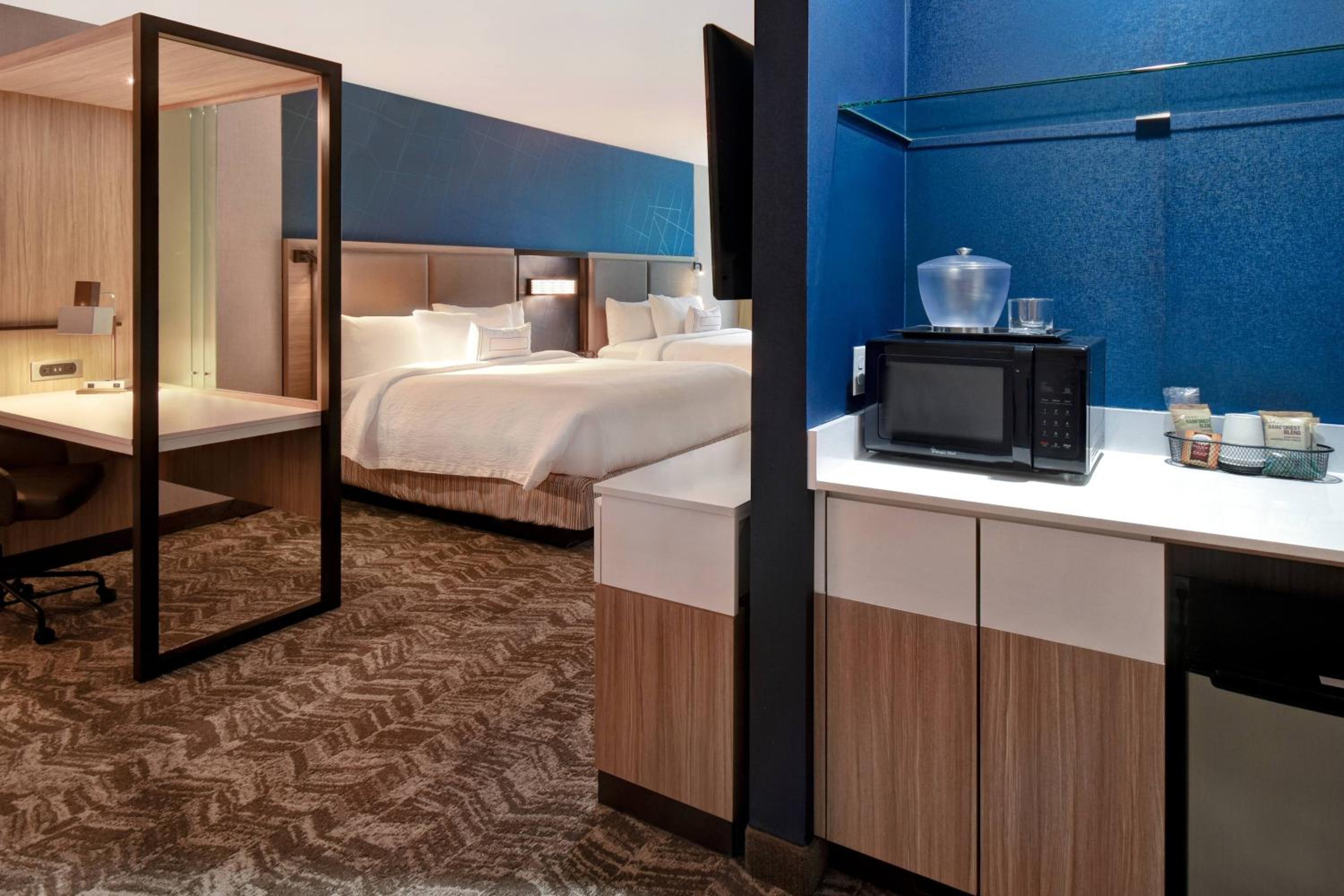 Suite with Two Queen Beds and Trundle Bed - Hearing Accessible