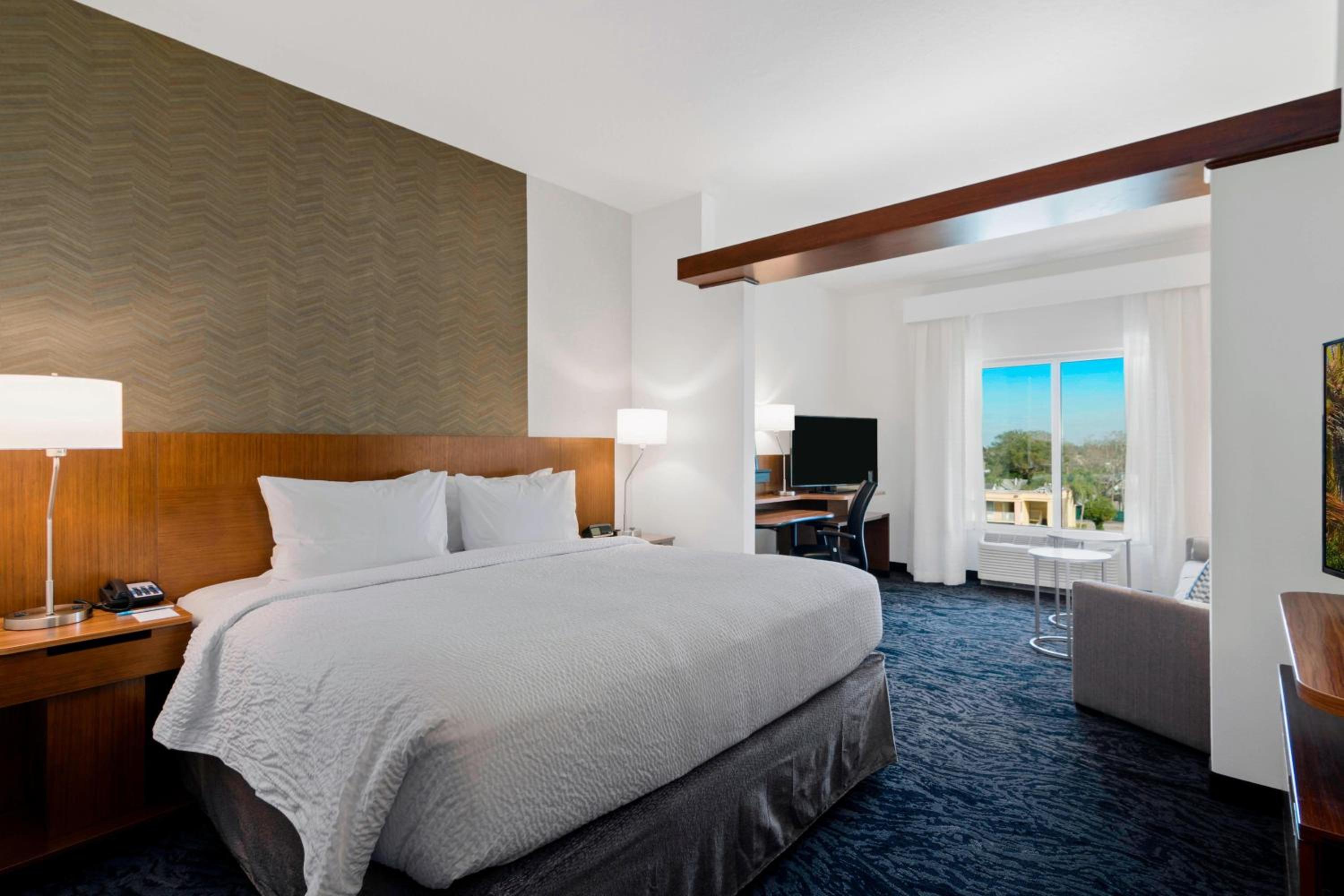 Executive King Suite with Sofa Bed photo 2