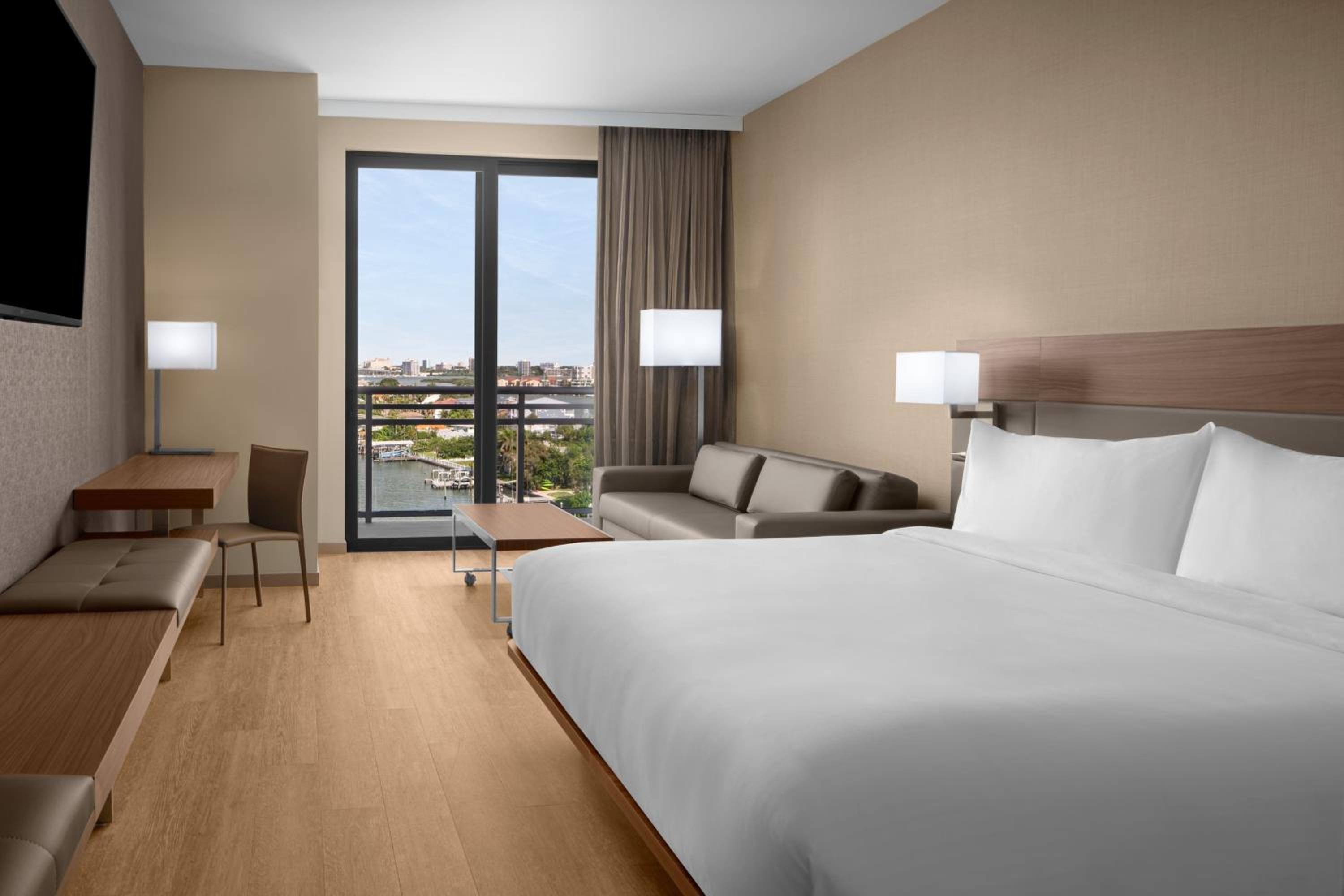 King Room with Balcony and Water View - Hearing Accessible