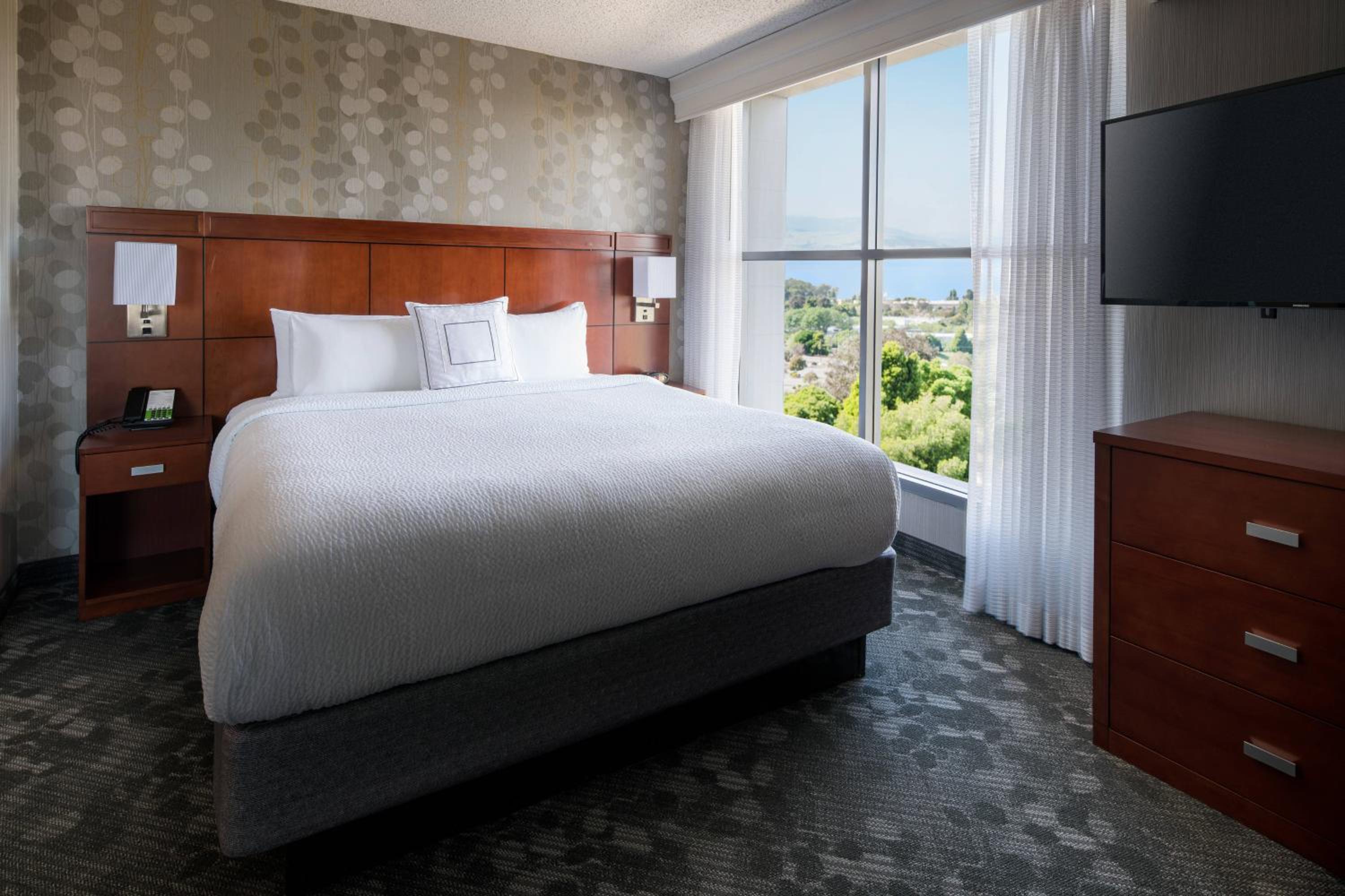 Newly Renovated, Suite, 1 King, Sofa bed - Photo 4