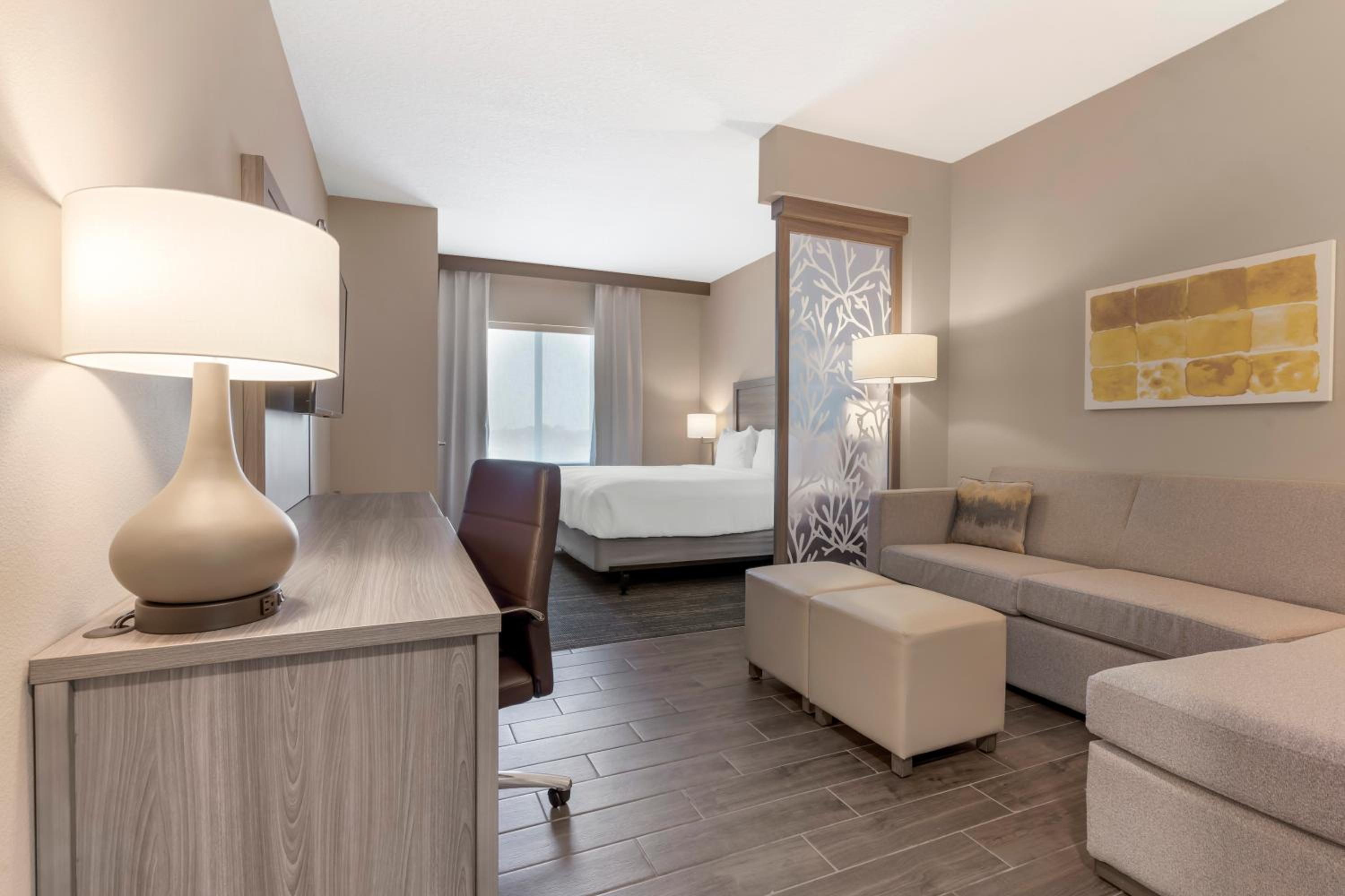 Double Queen Superior Suite (2 Adults + 2 Children)