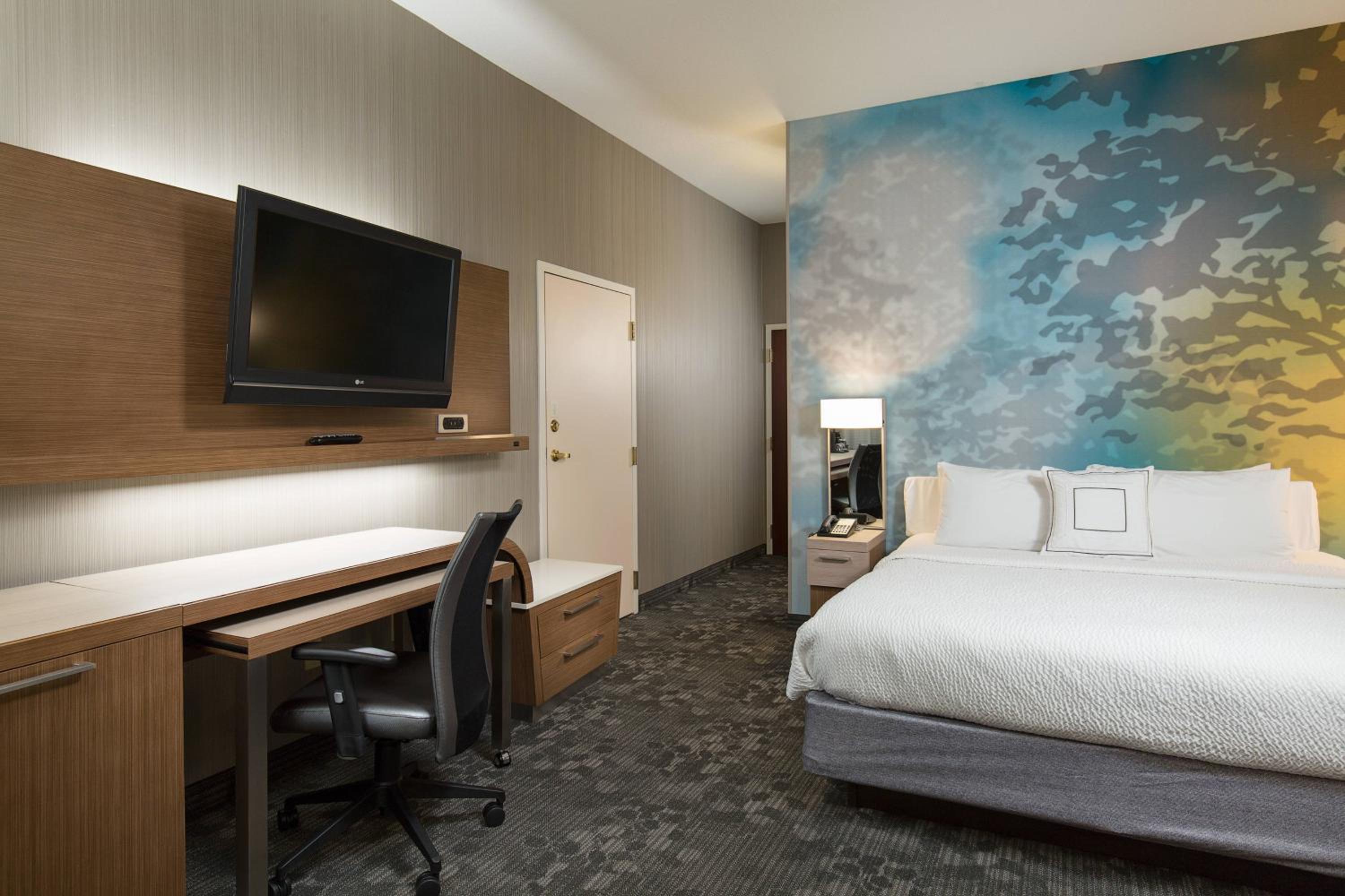King Room with Sofa Bed - Photo 2