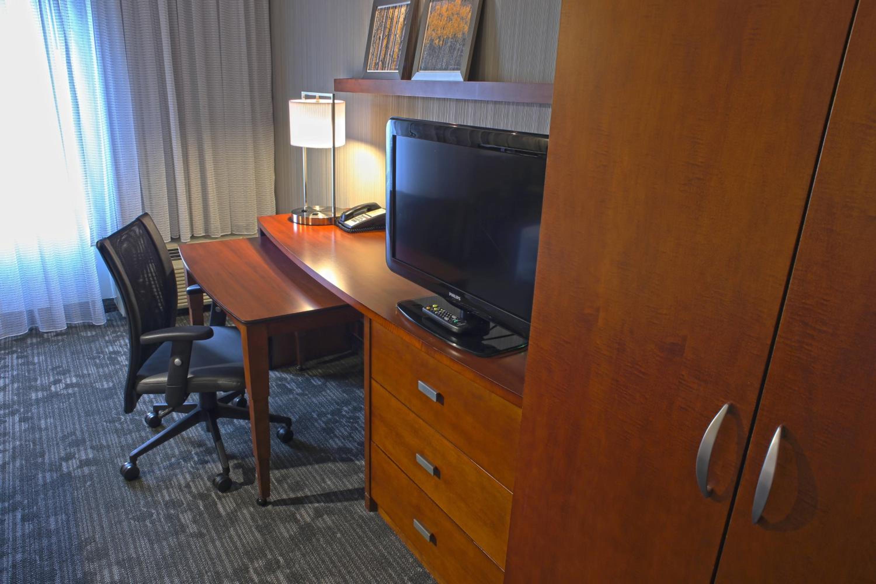 King Room with Sofa Bed - Photo 3