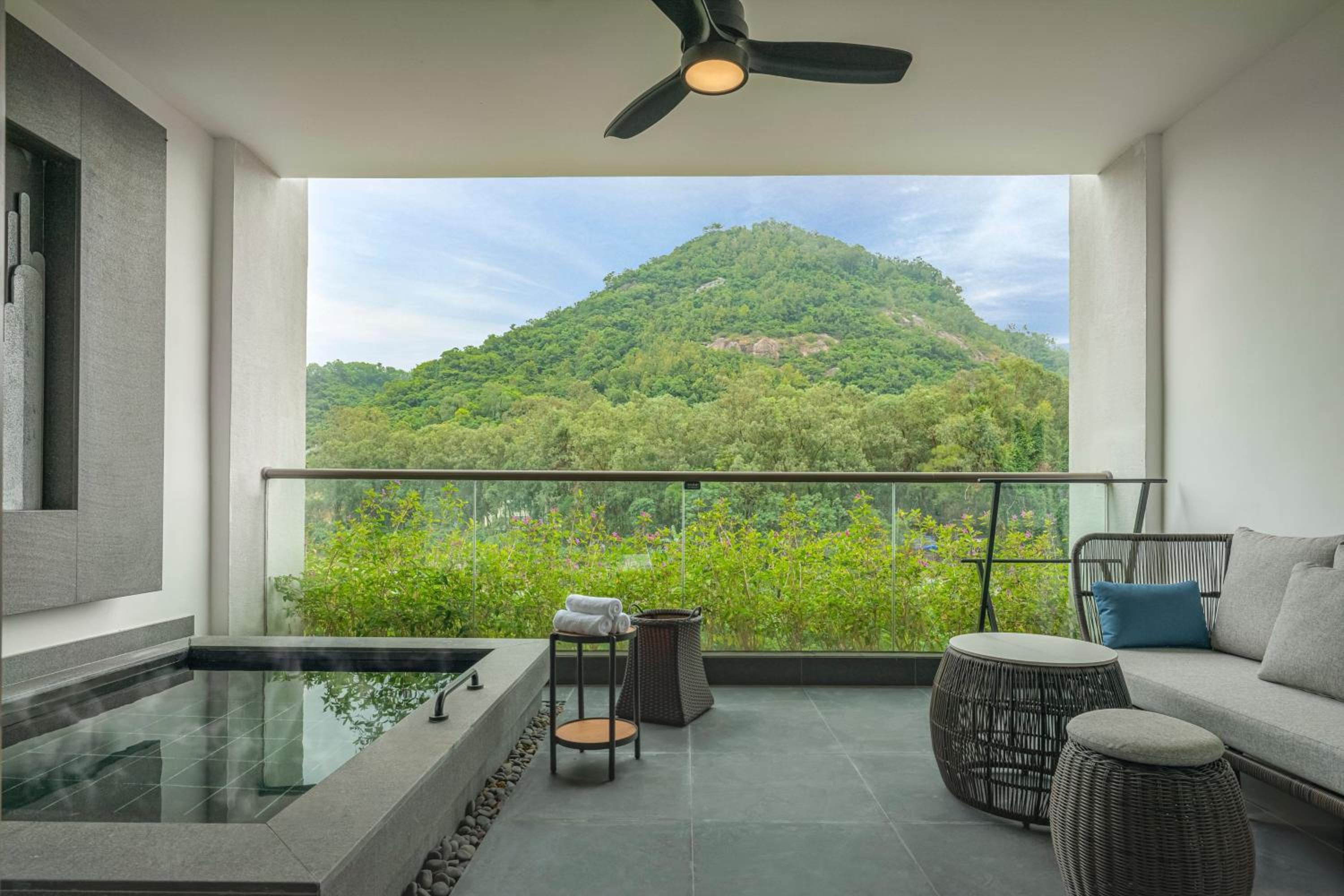 Terrace Hot Spring Deluxe King Room photo 2