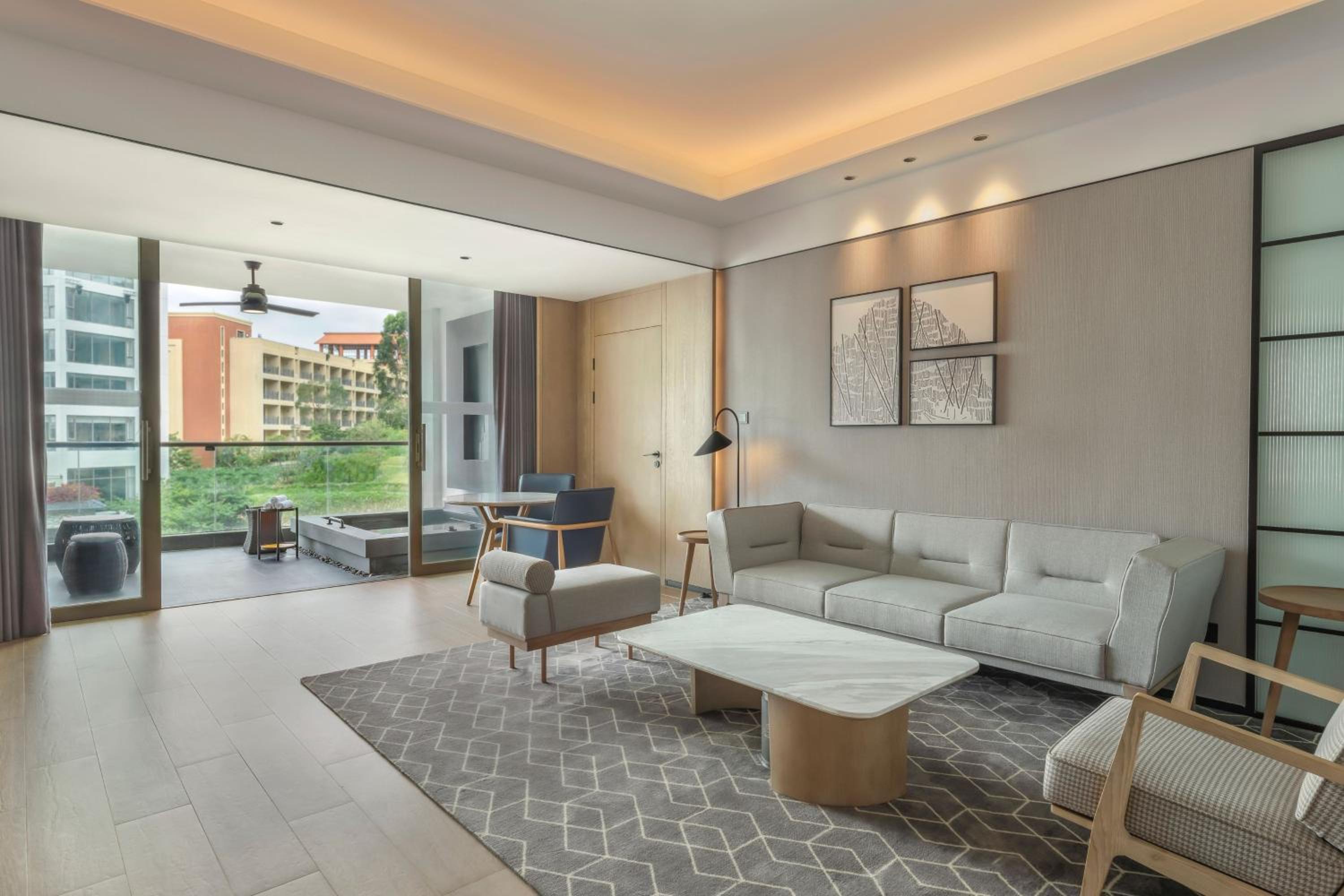Executive Suite - Photo 1