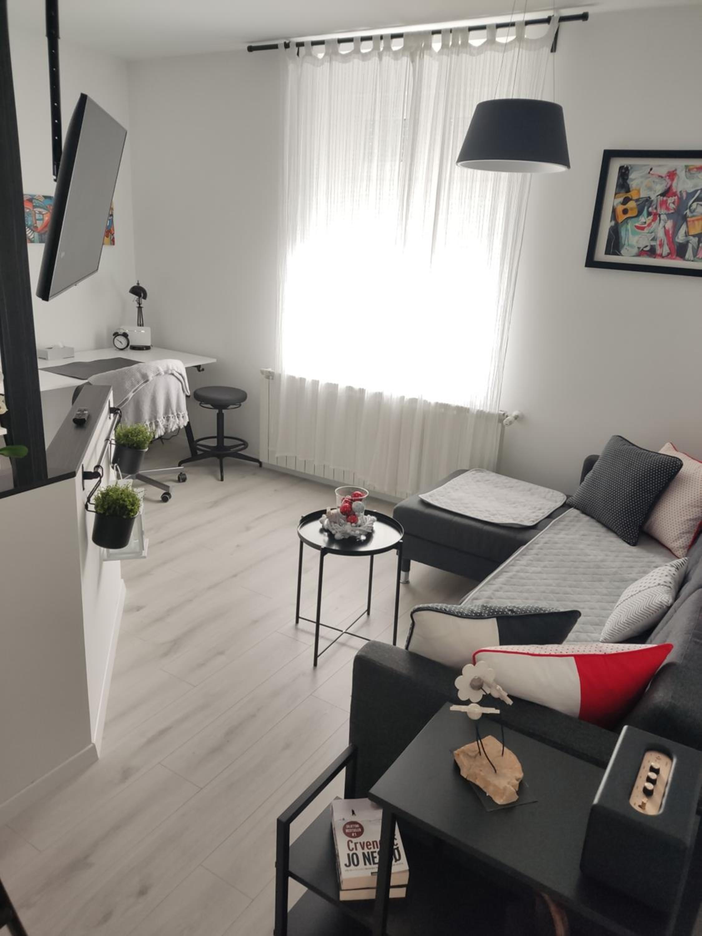 One-Bedroom Apartment - Photo 12