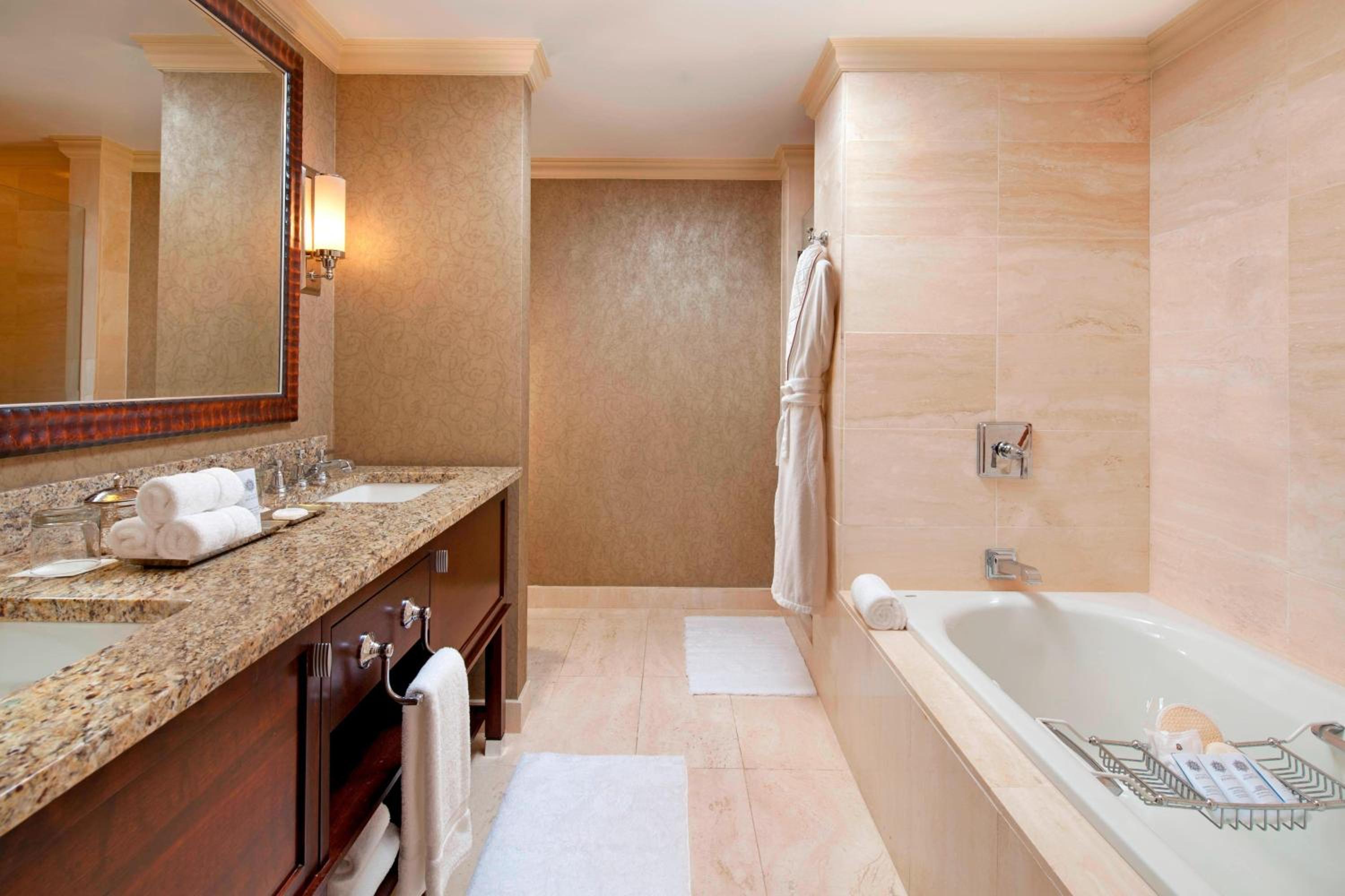 Astor St. Regis Suite, 1 Bedroom Suite, 1 King, Corner room