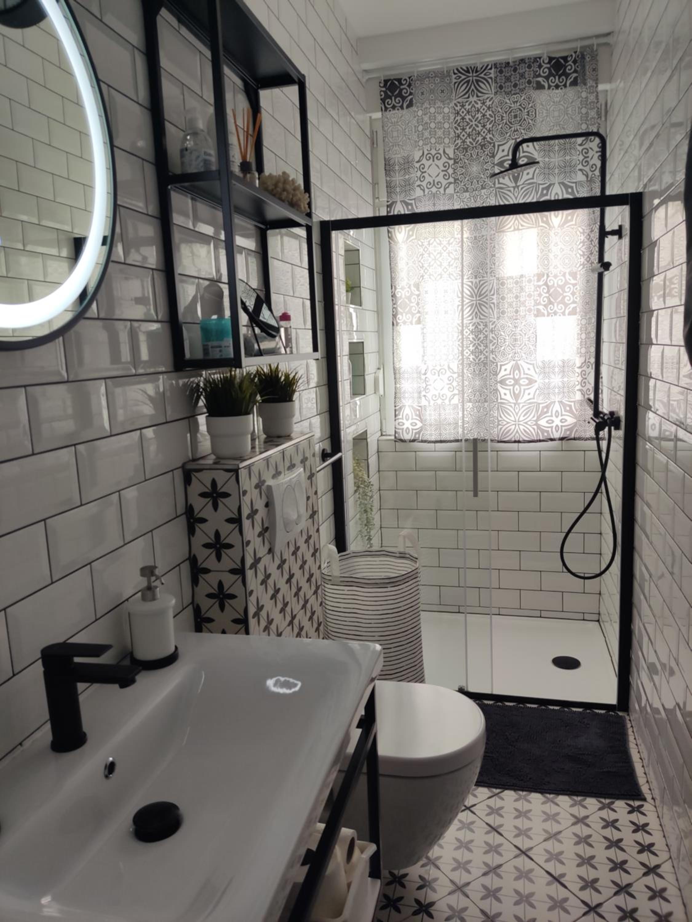 One-Bedroom Apartment - Photo 2