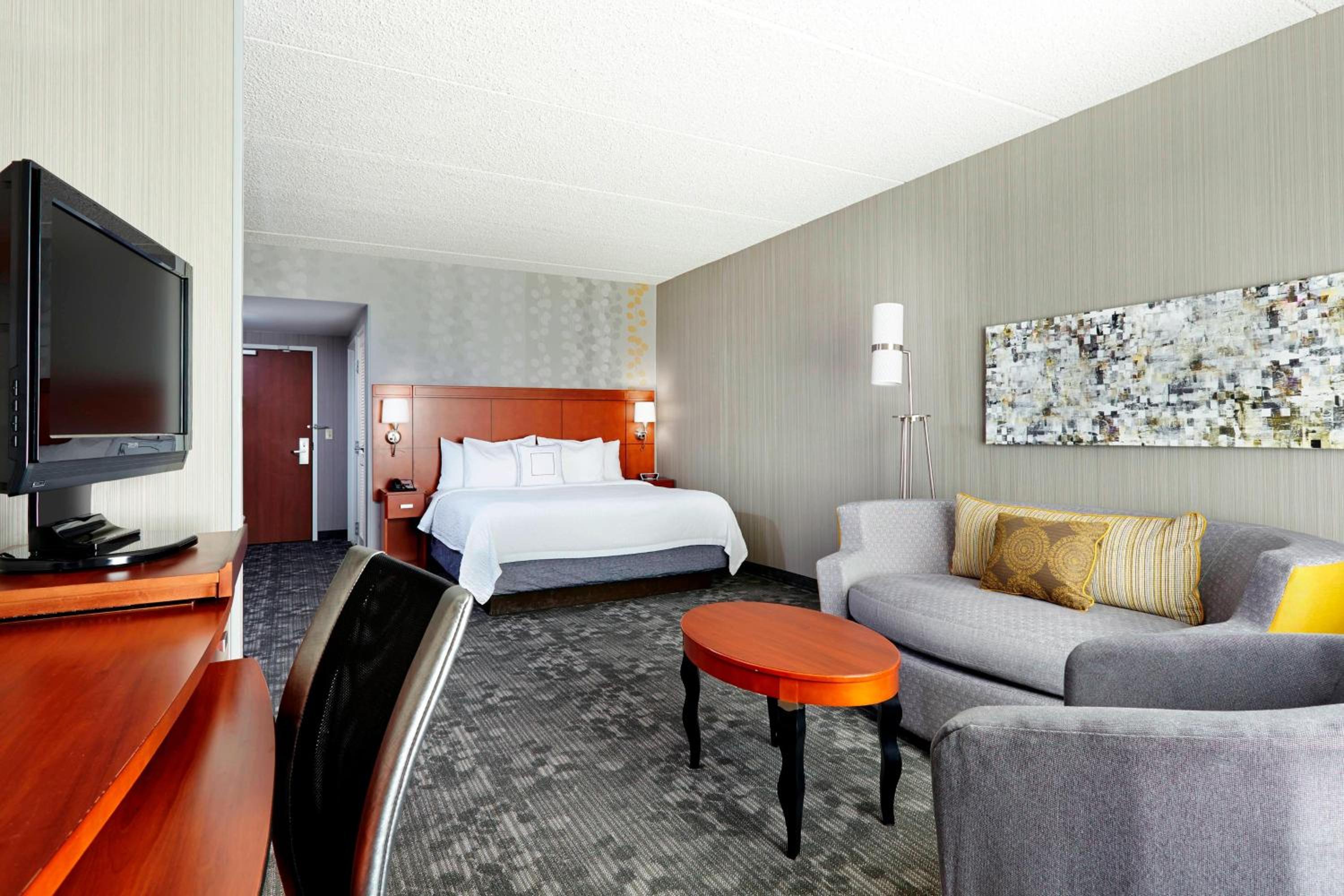 Larger Guest room, 1 King, Sofa bed photo 1