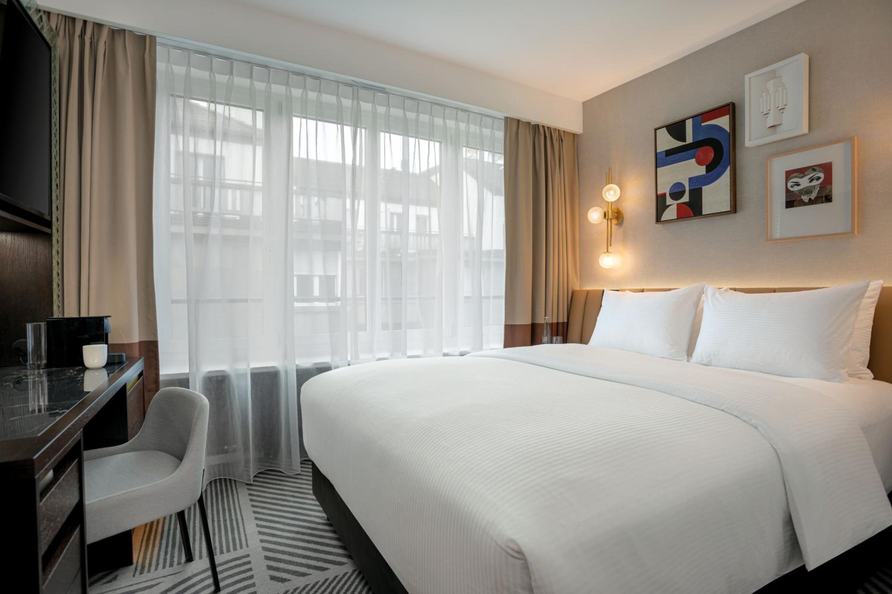 Deluxe Queen Room