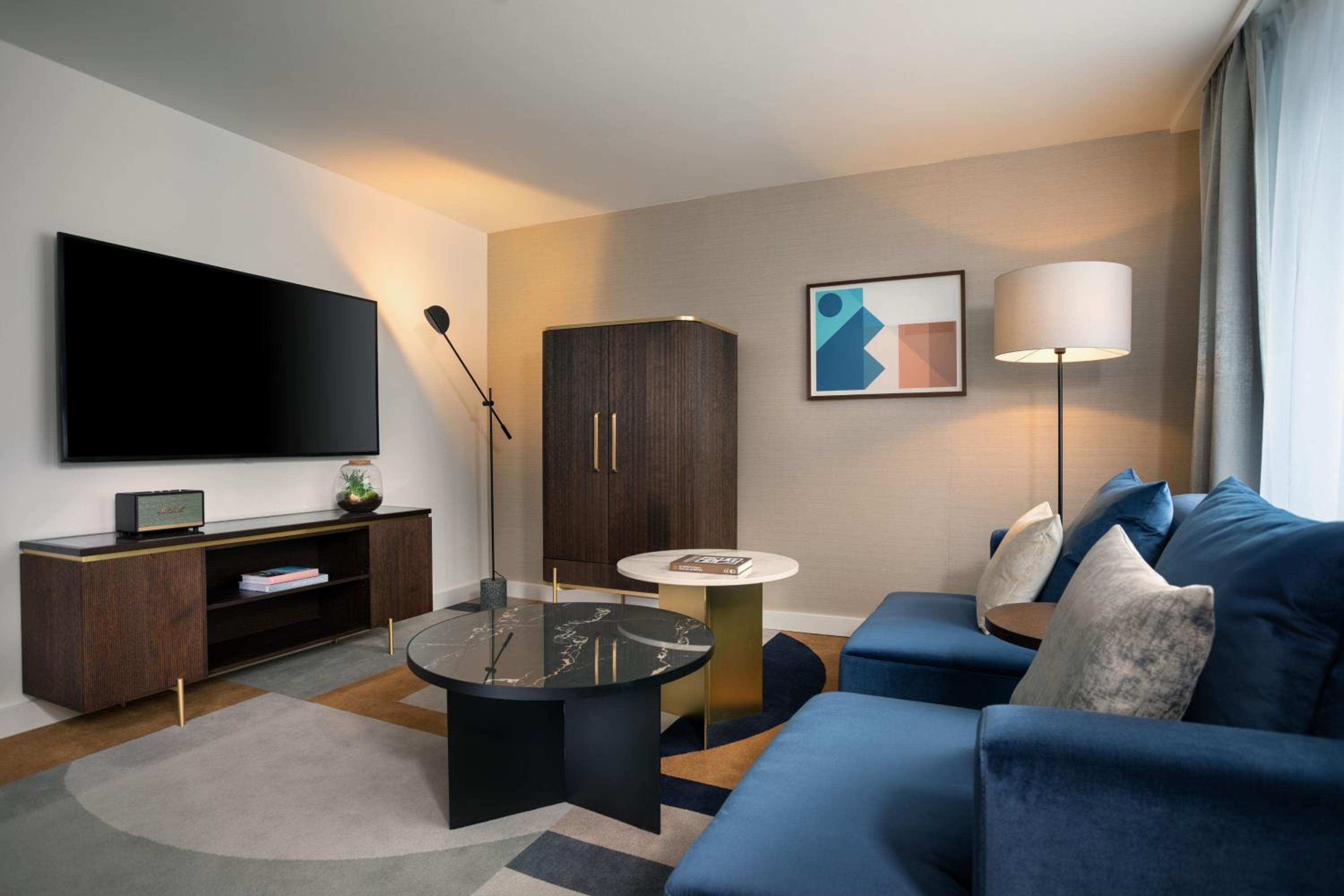 One-Bedroom Corner King Suite with Balcony