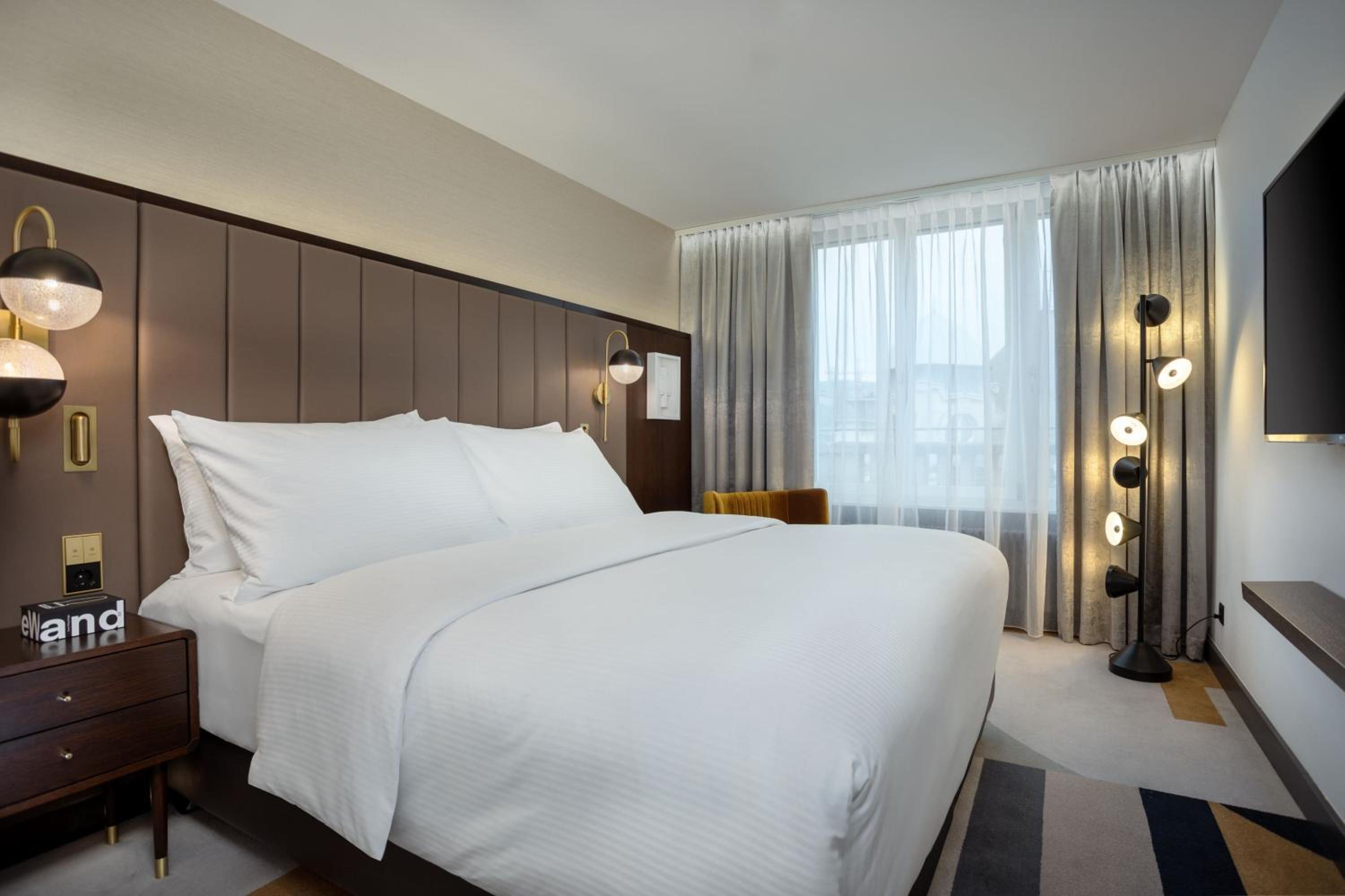 One-Bedroom King Suite with Rooftop Terrace