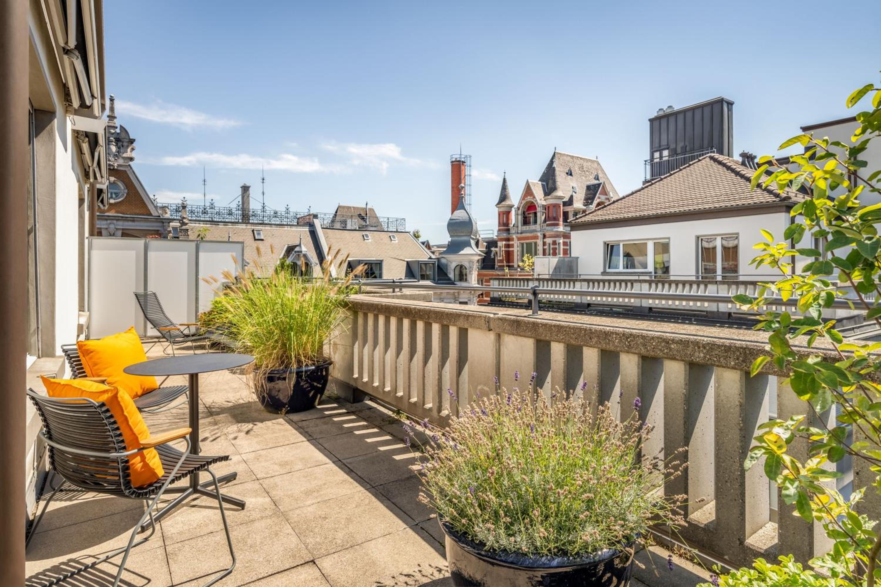 One-Bedroom King Suite with Rooftop Terrace thumbnail 6