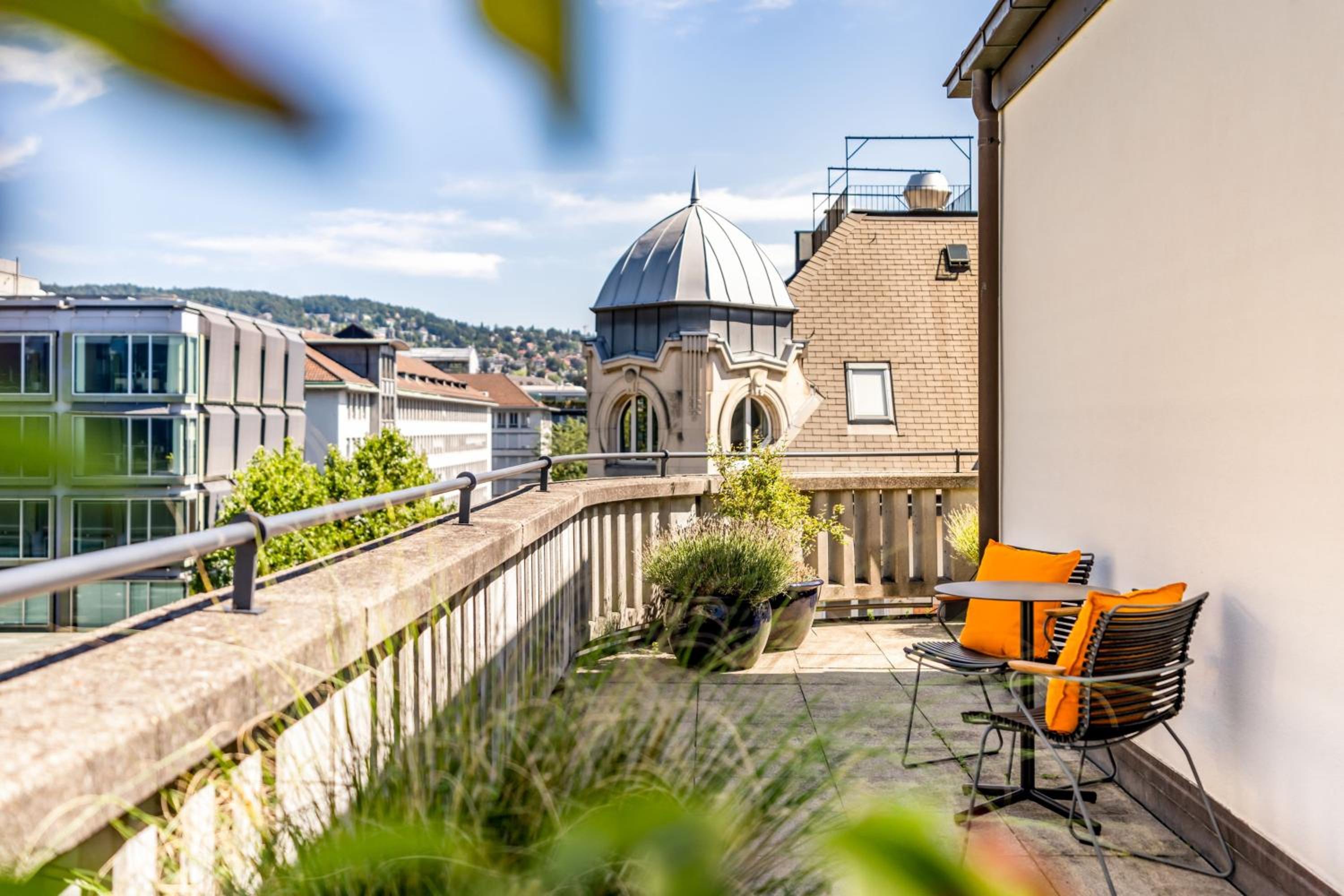 One-Bedroom King Suite with Rooftop Terrace thumbnail 5