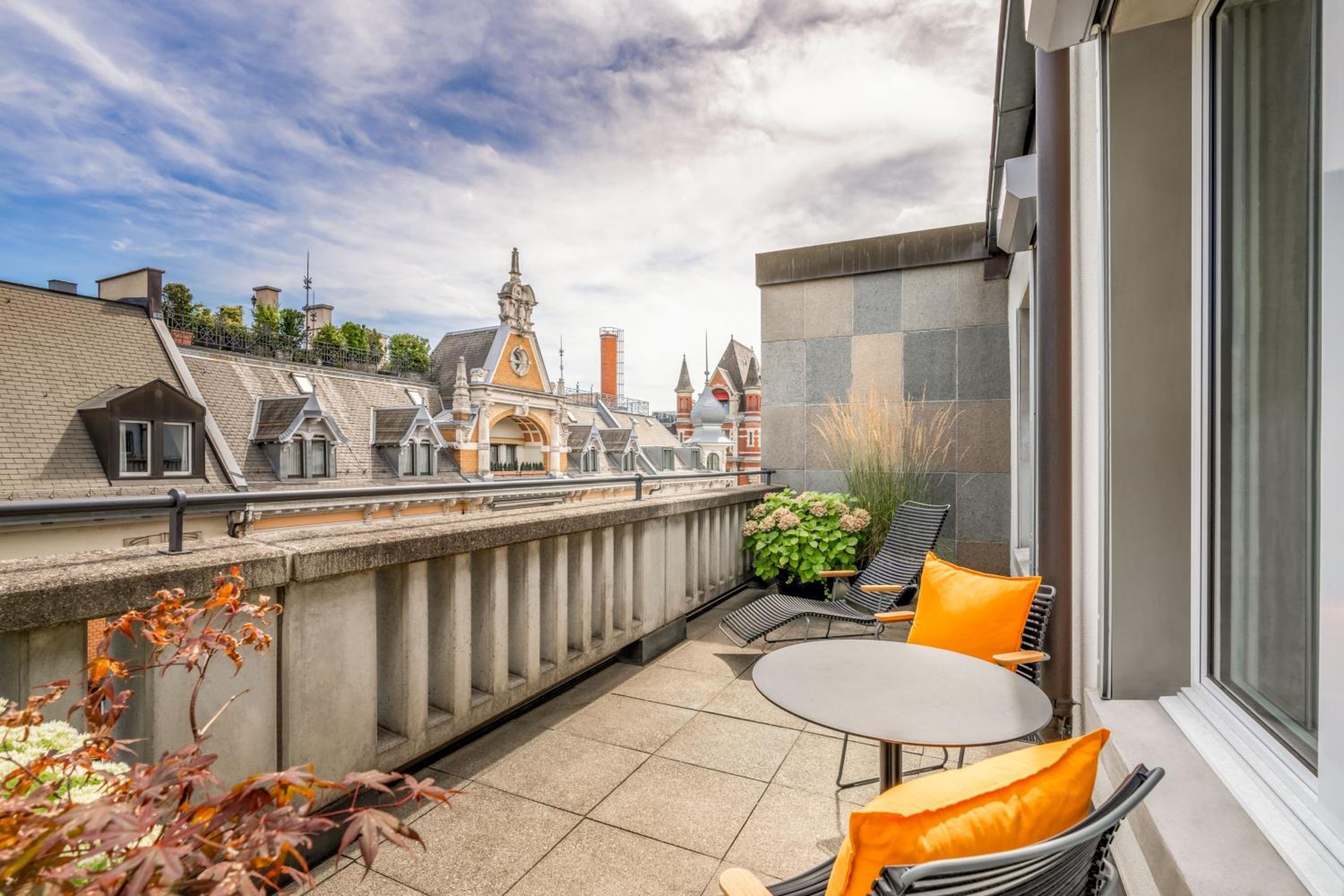 Junior King Suite with Balcony
