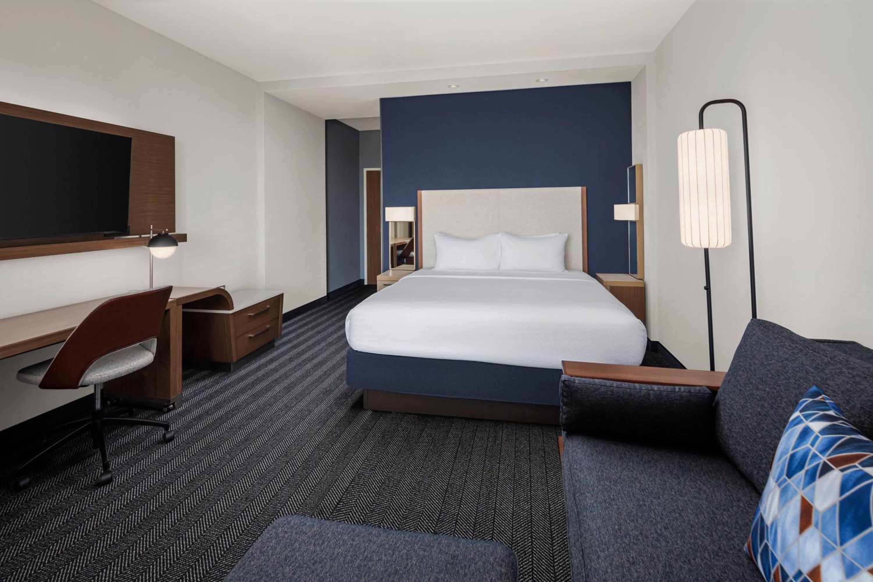 King Room with Sofa Bed photo 1