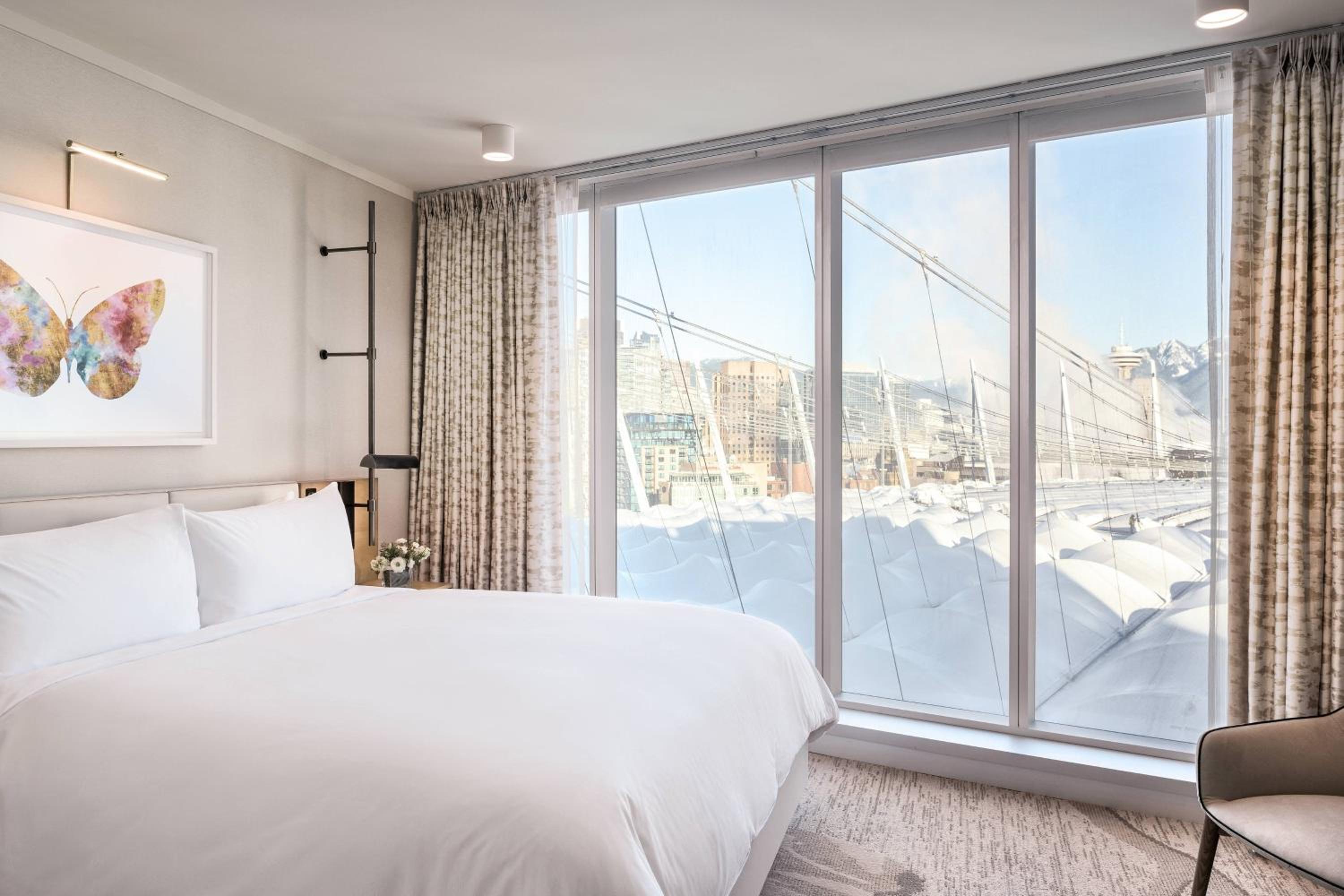 One-Bedroom King Suite thumbnail 5