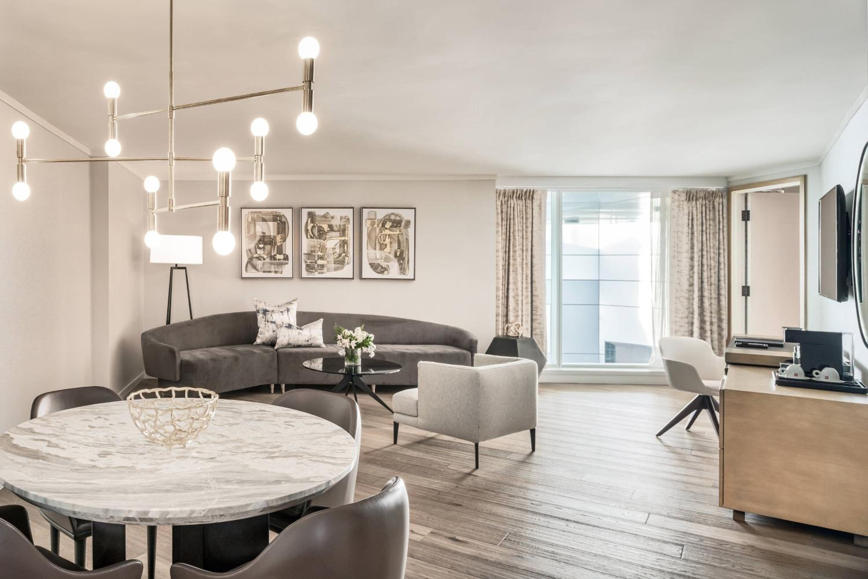 One-Bedroom Ivy King Suite