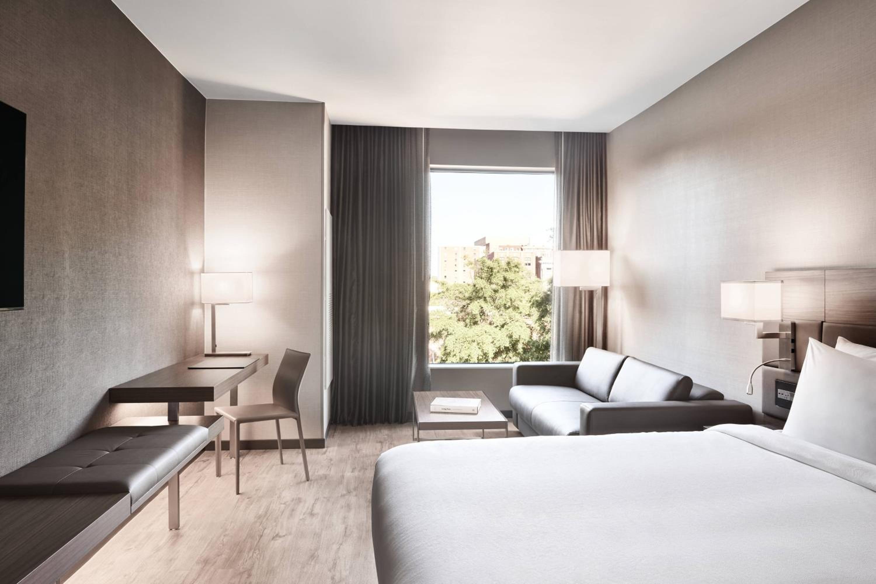 Standard Guest Room with 1 King Bed - Photo 1