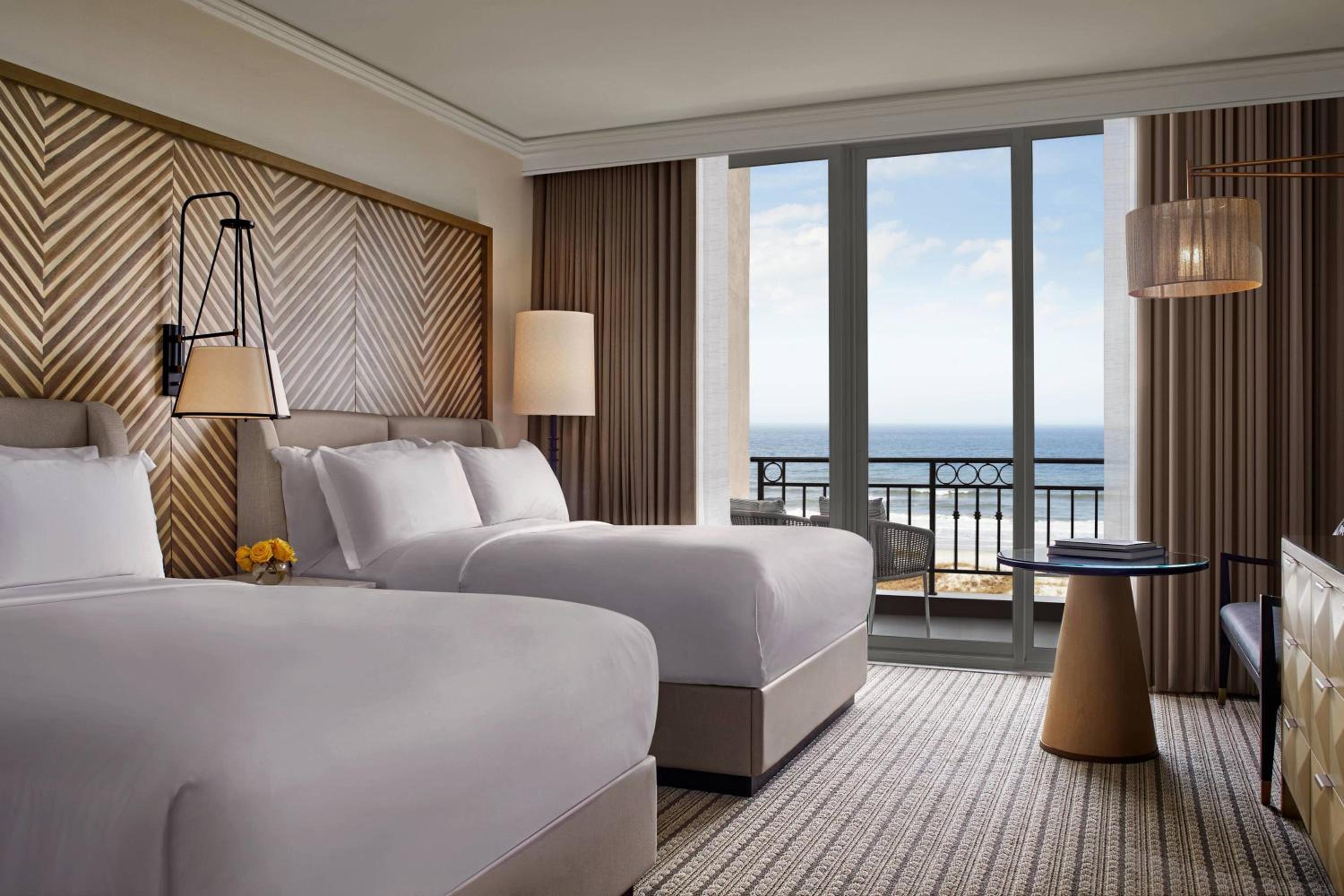 Club Queen Room with Two Queen Beds, Balcony and Coastal View - Photo 2