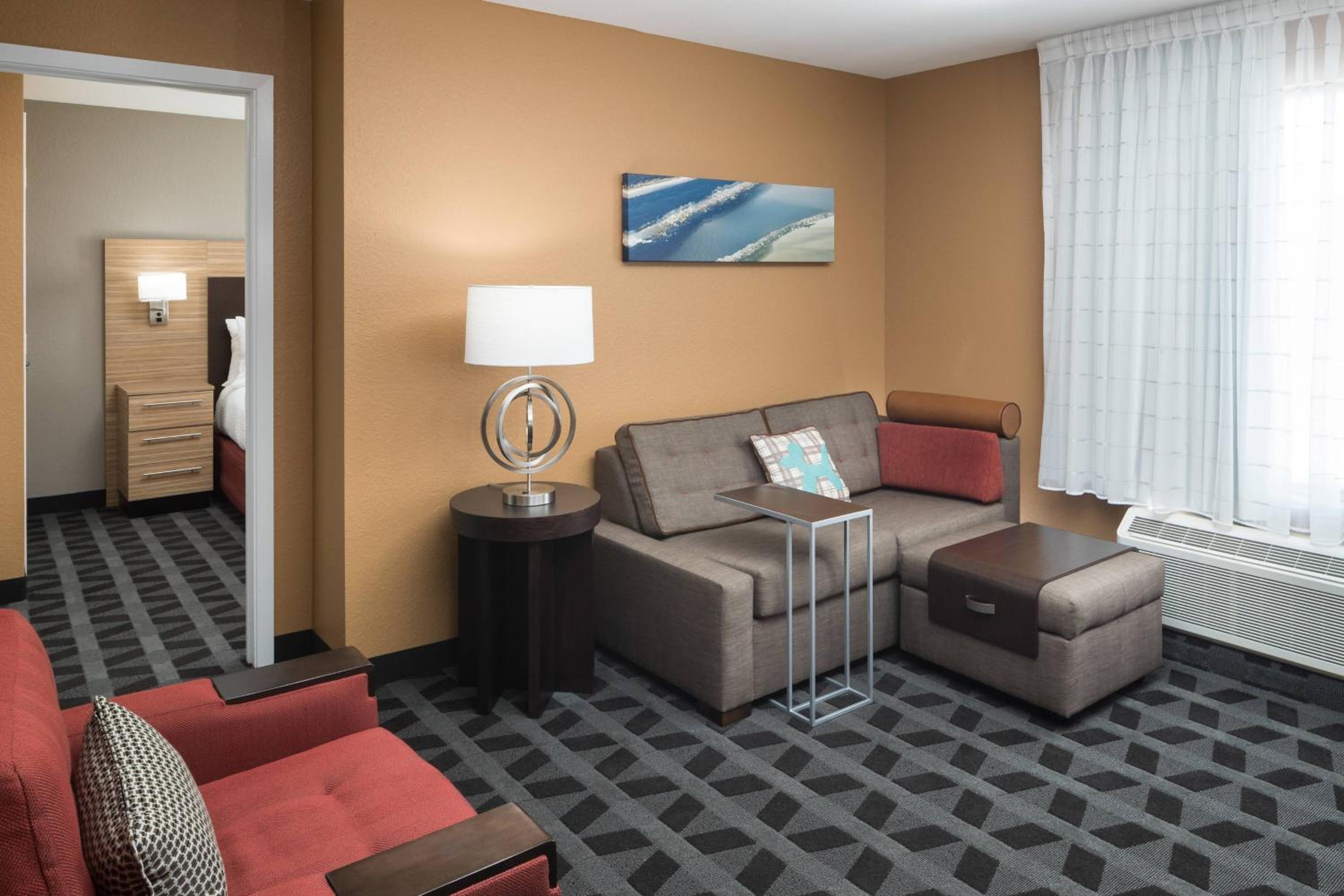 One-Bedroom Queen Suite with Sofa Bed - Photo 3