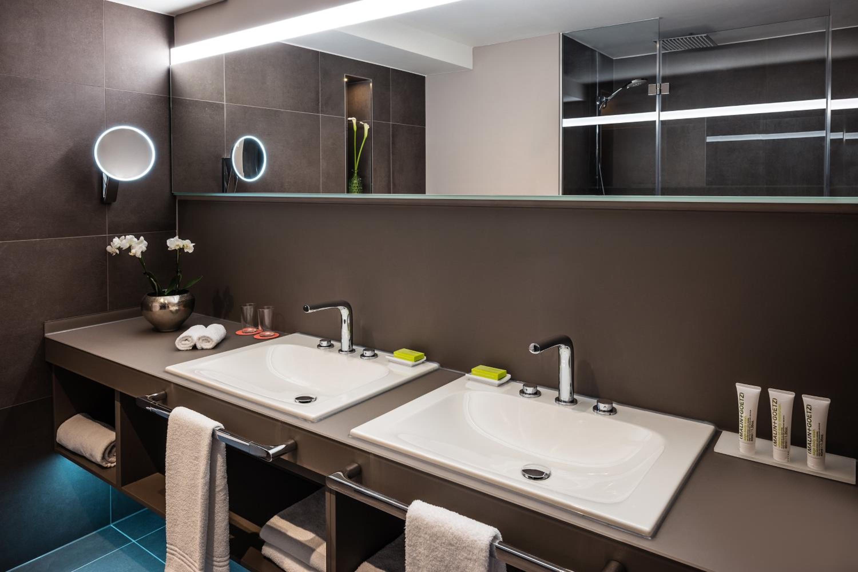 Executive Suite - Photo 5