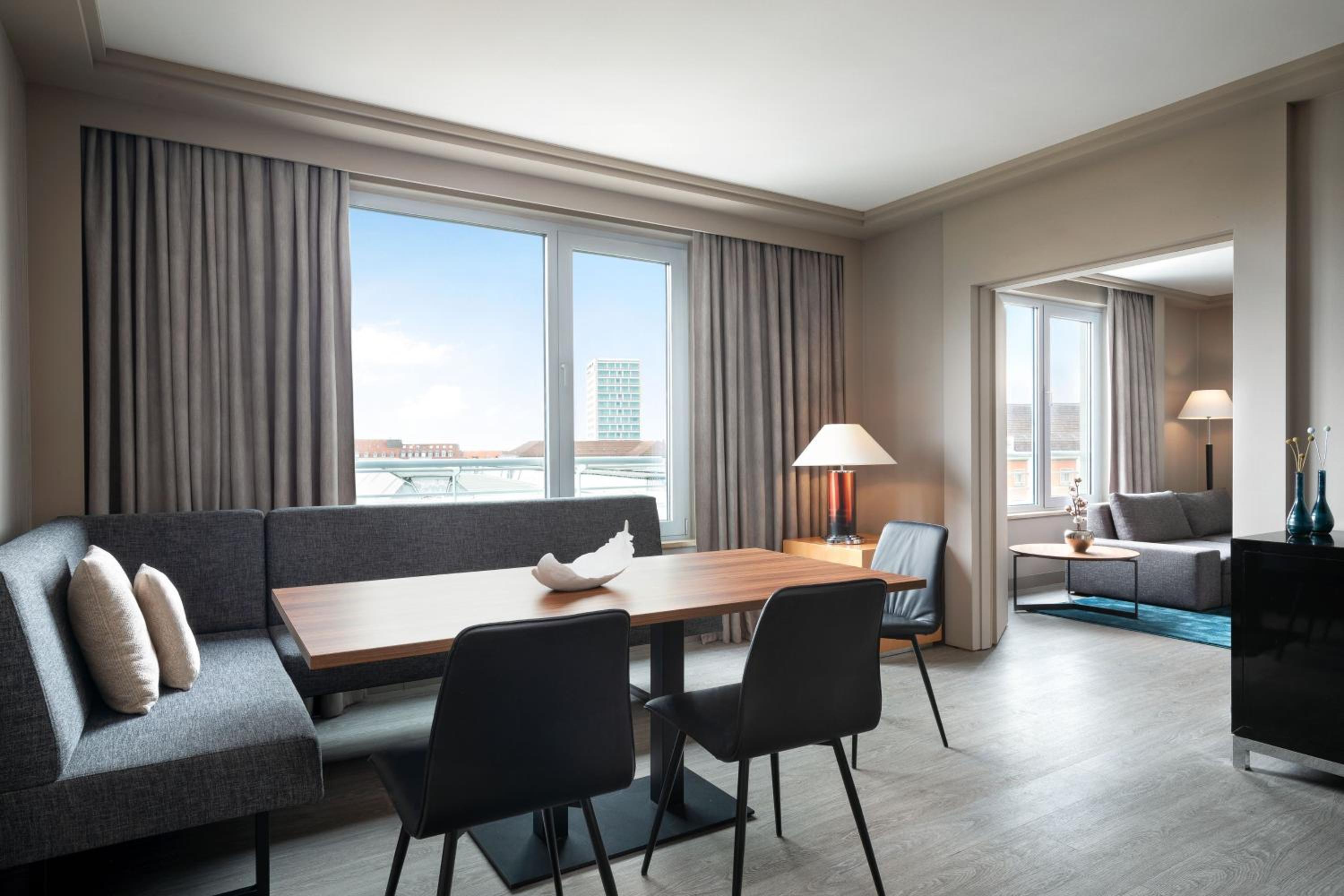 Executive Suite - Photo 7