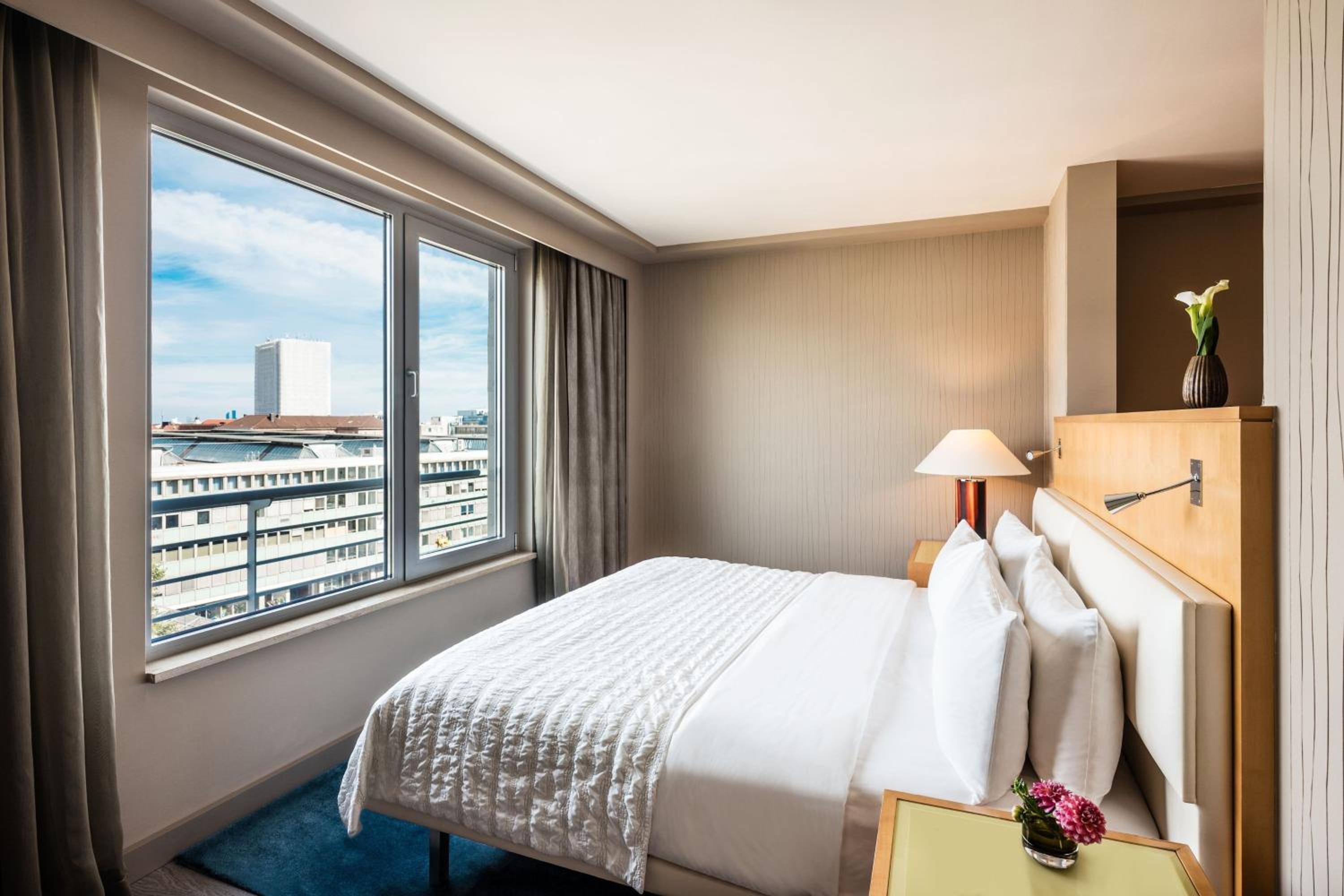 Deluxe Suite - Photo 6