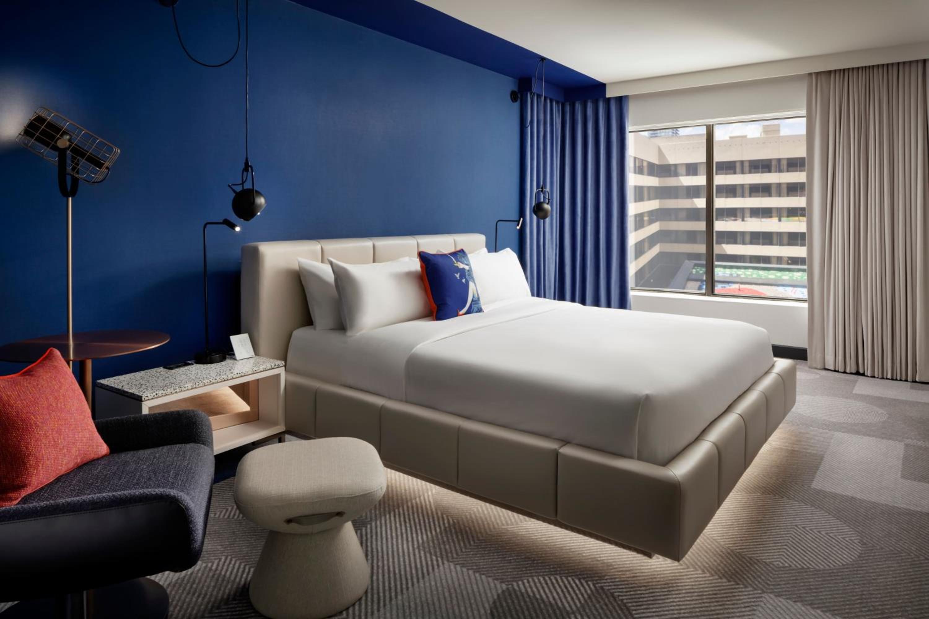 One-Bedroom Urban King Suite thumbnail 5