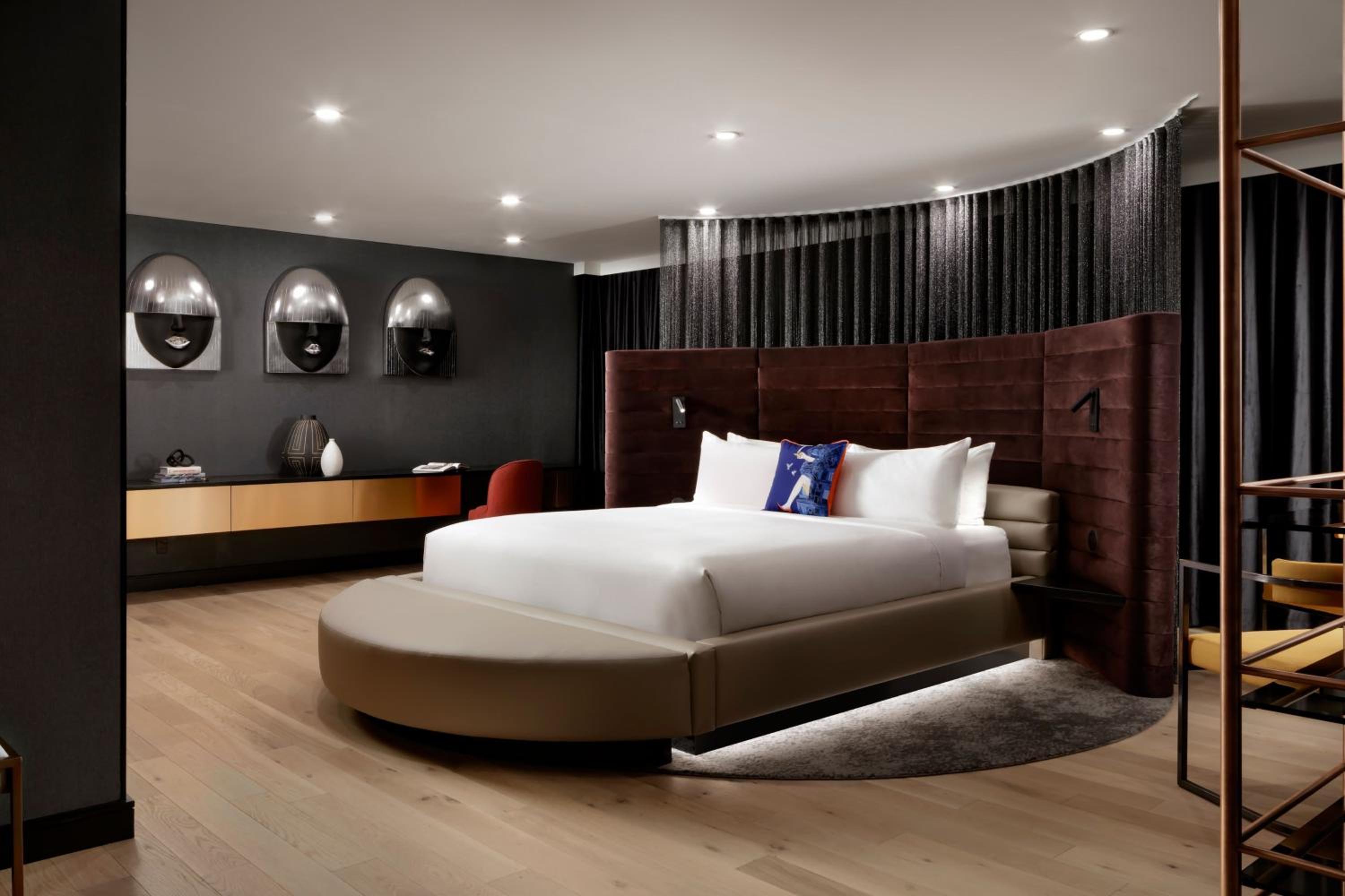 One-Bedroom Bi-Level Penthouse King Suite with City View