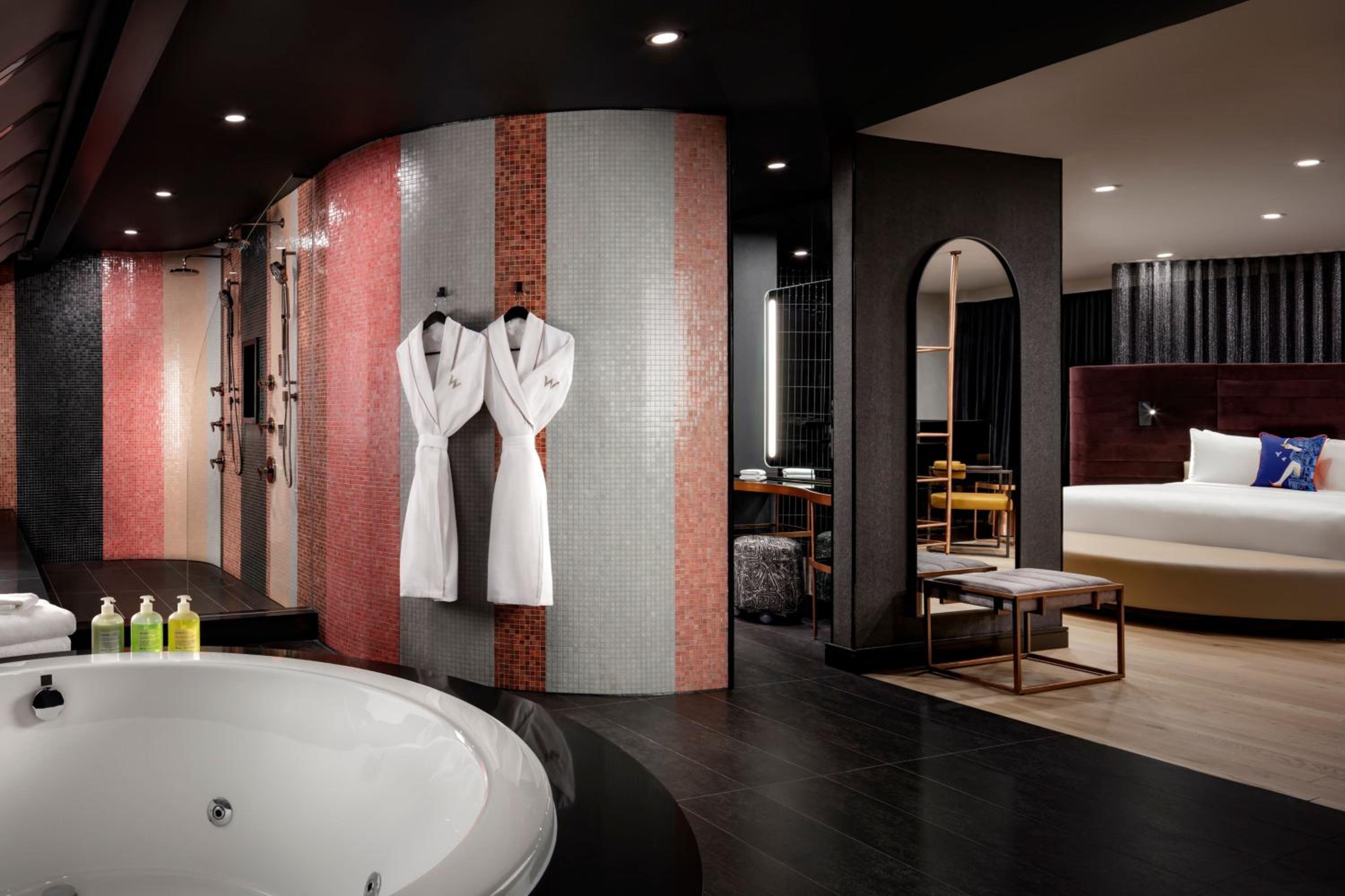 One-Bedroom Bi-Level Penthouse King Suite with City View thumbnail 5