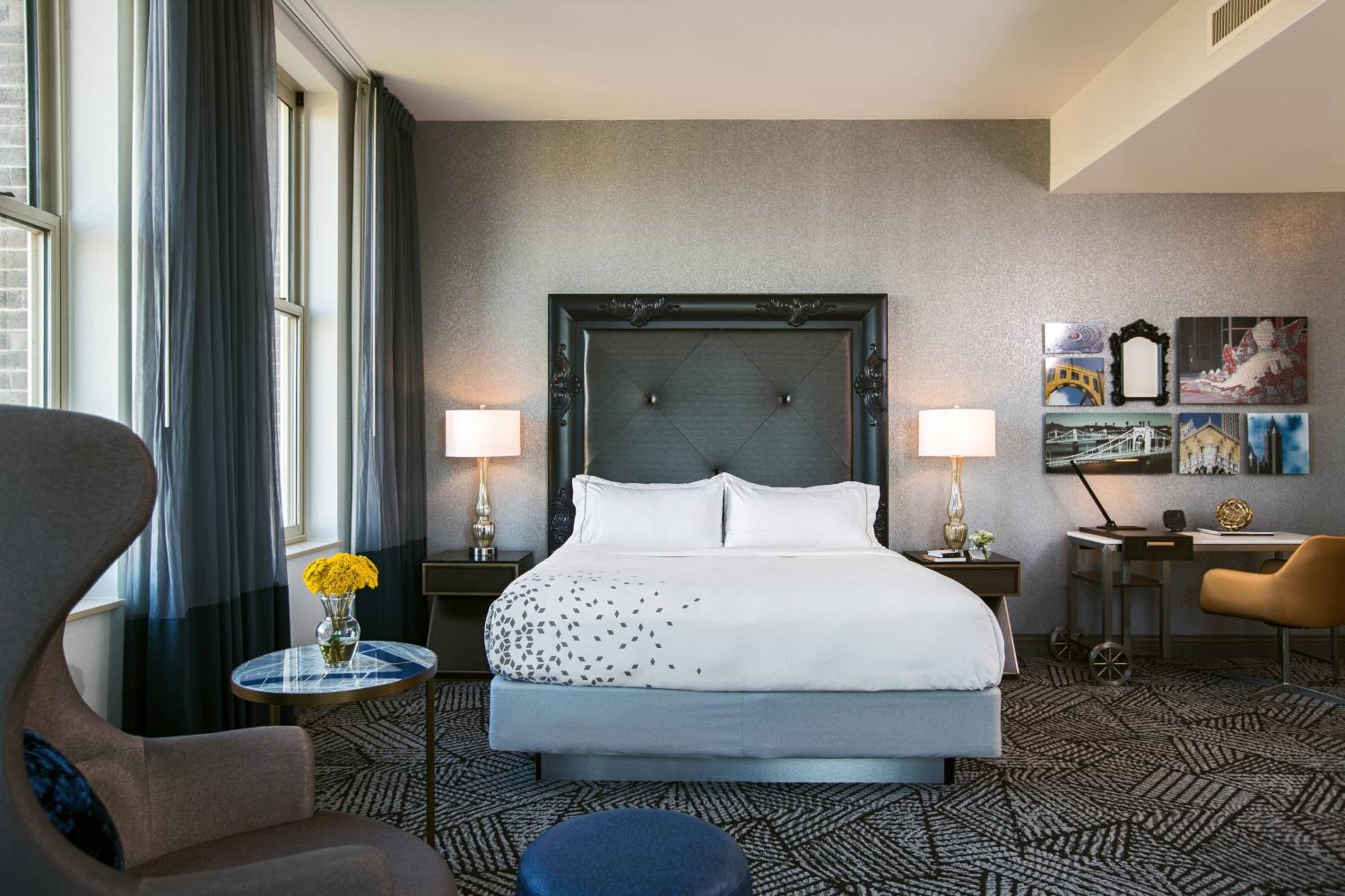 Guest Room with King Bed - Photo 1